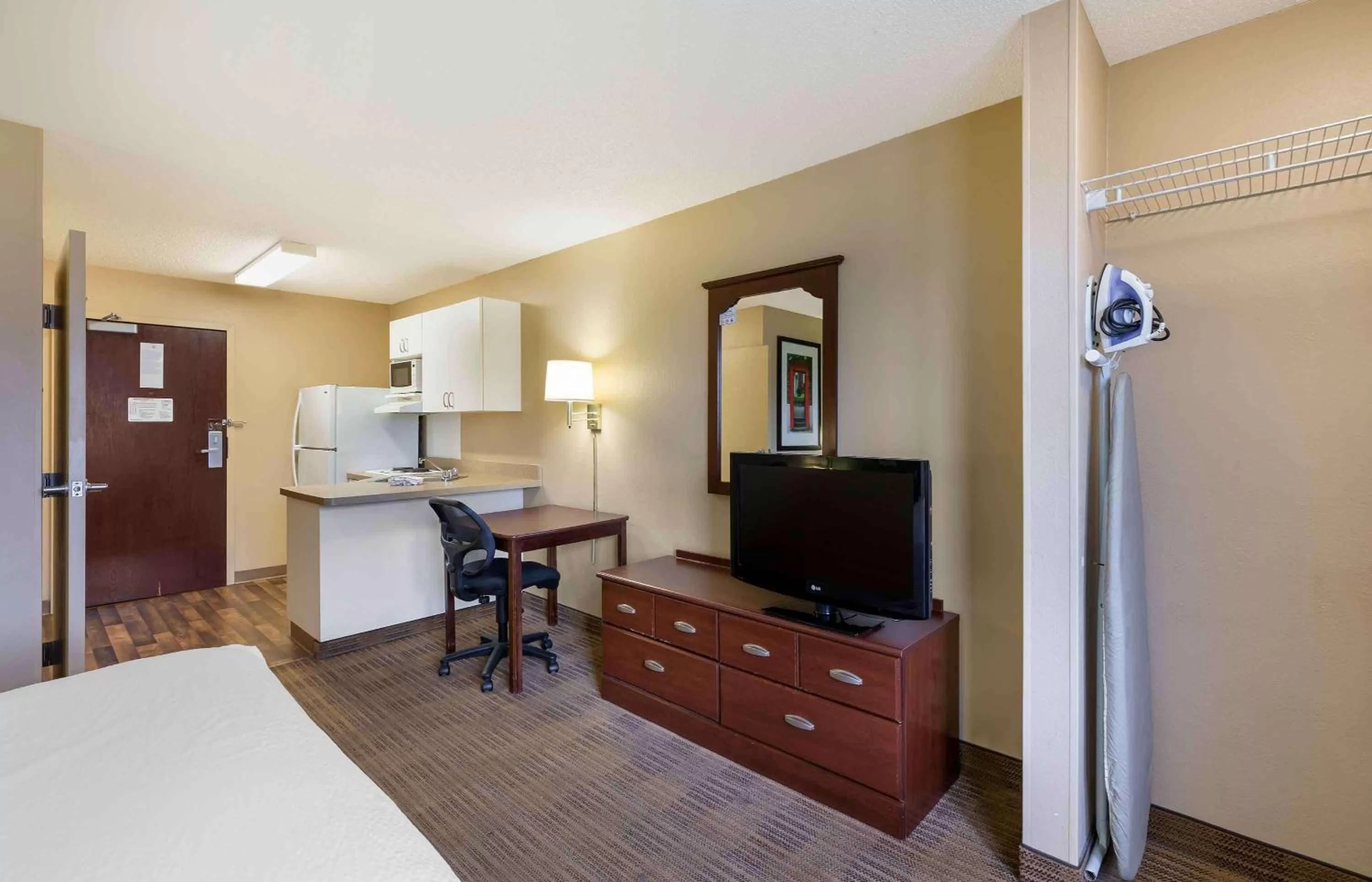 Bedroom in Extended Stay America Suites - Cleveland - Brooklyn