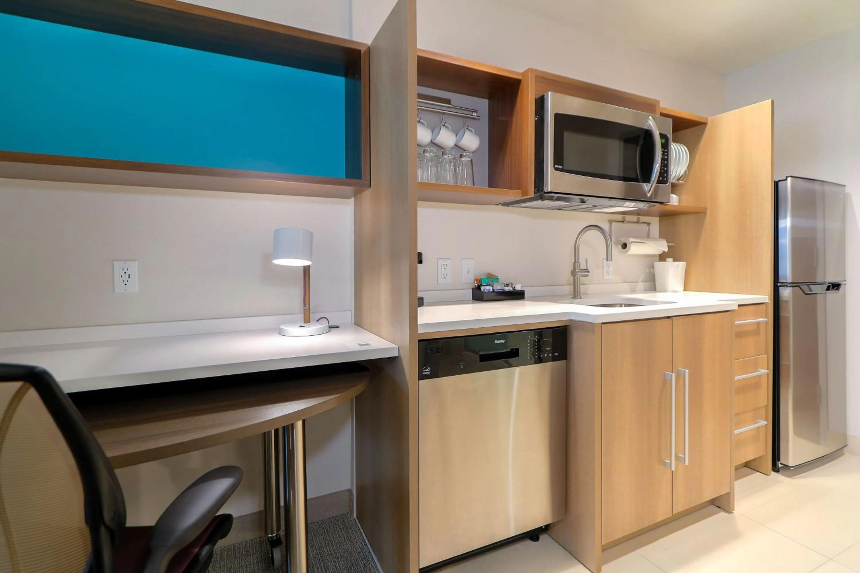 Kitchen or kitchenette in Home2 Suites By Hilton Alcoa Knoxville Airport