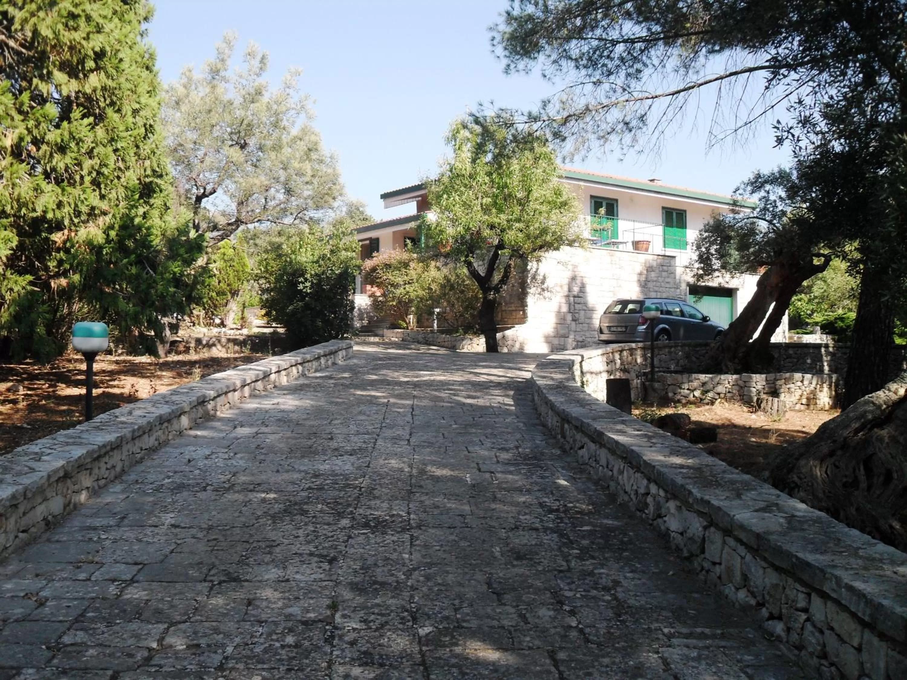Facade/entrance in i gù books & rooms