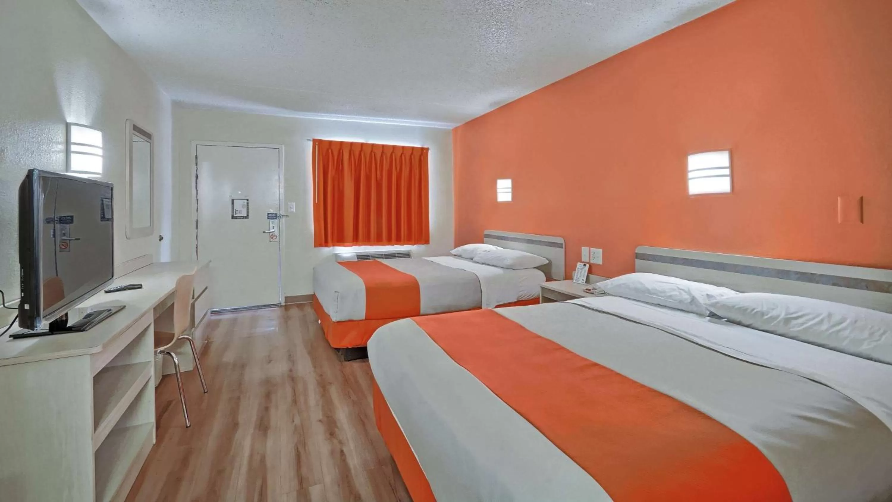 Bedroom, Bed in Motel 6-Maple Shade Township, NJ - Philadelphia - Mt Laurel