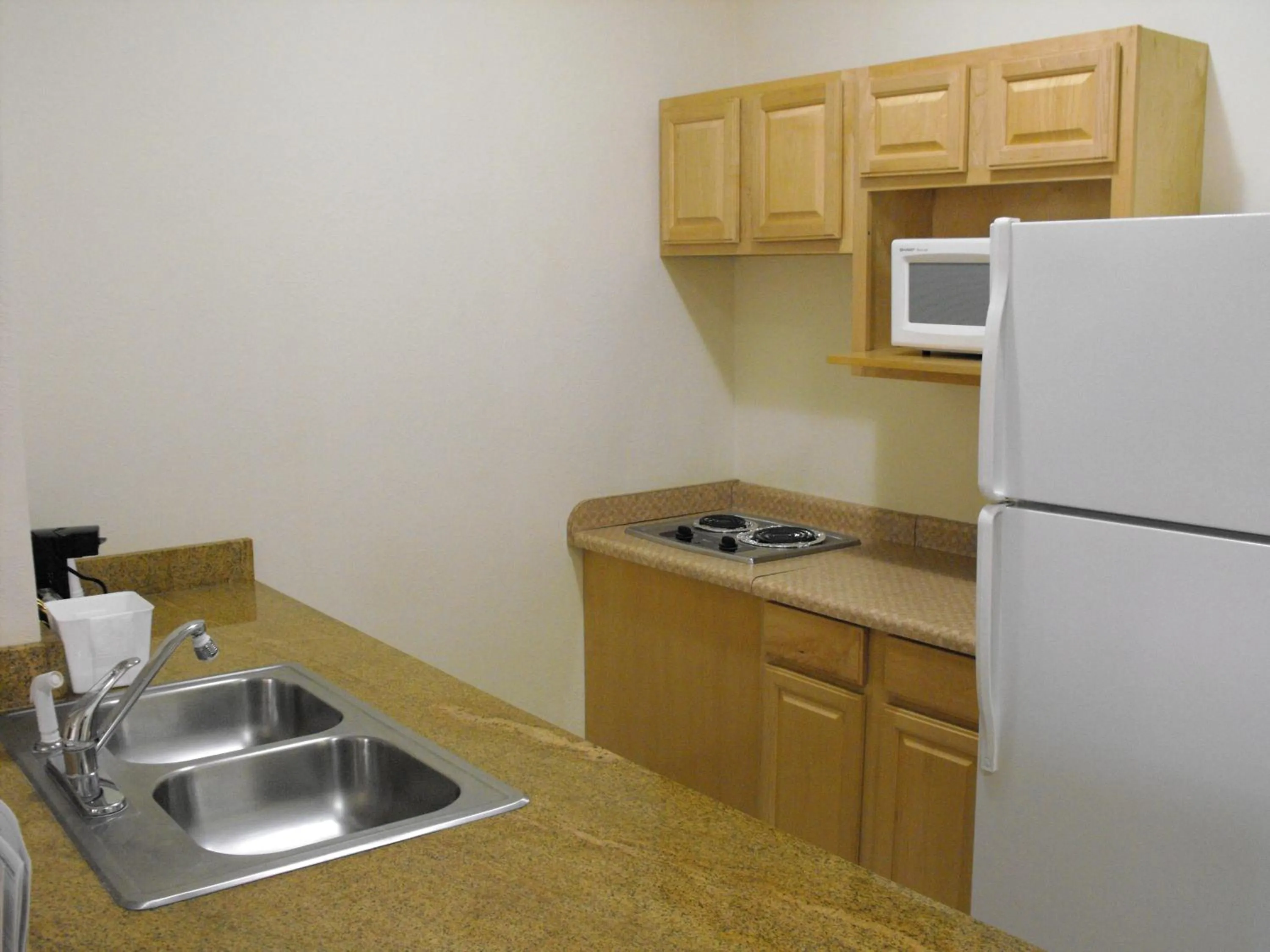 Kitchen or kitchenette in Americas Best Value Inn Three Rivers