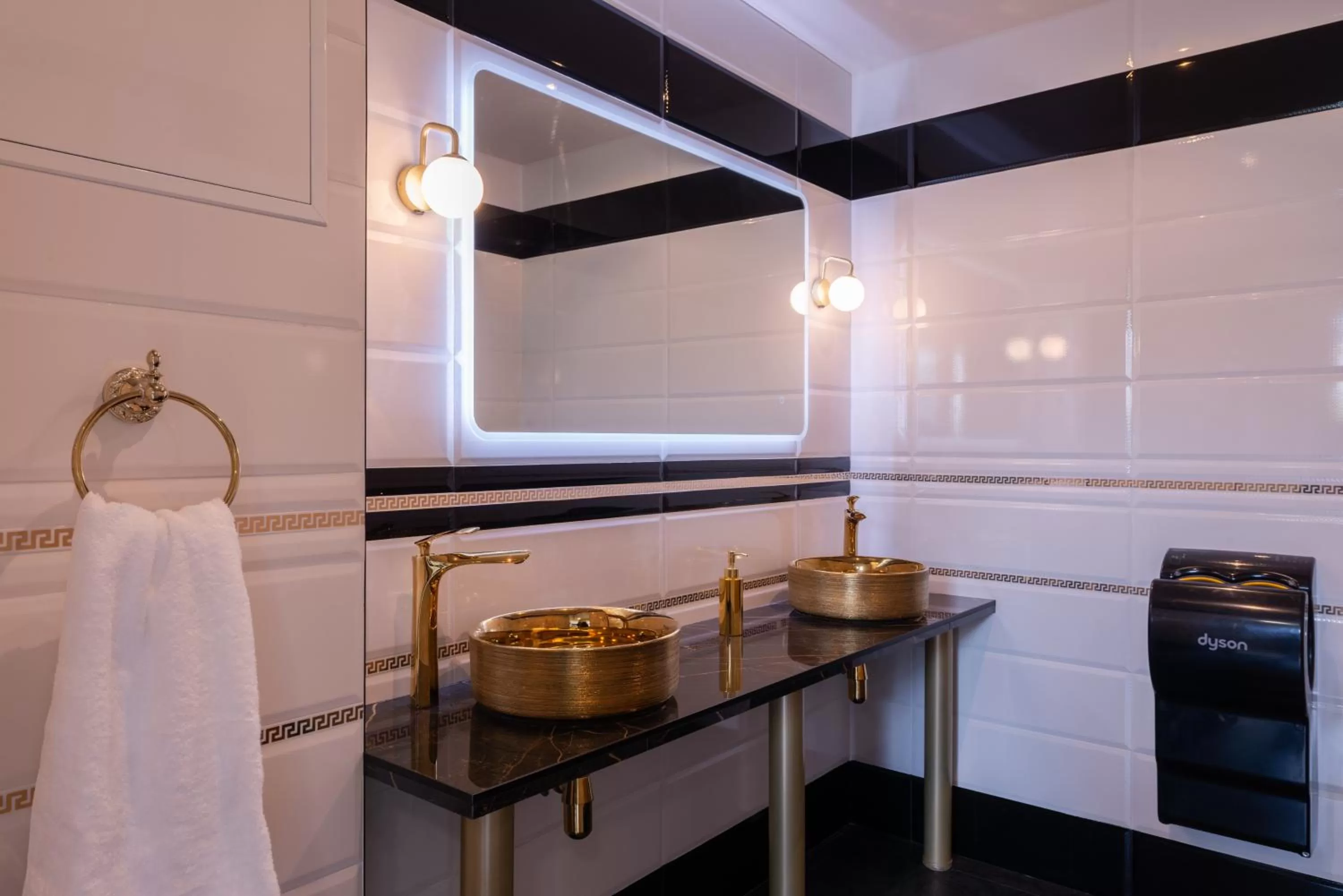 Bathroom in The Originals City, Hôtel Rennes Sud