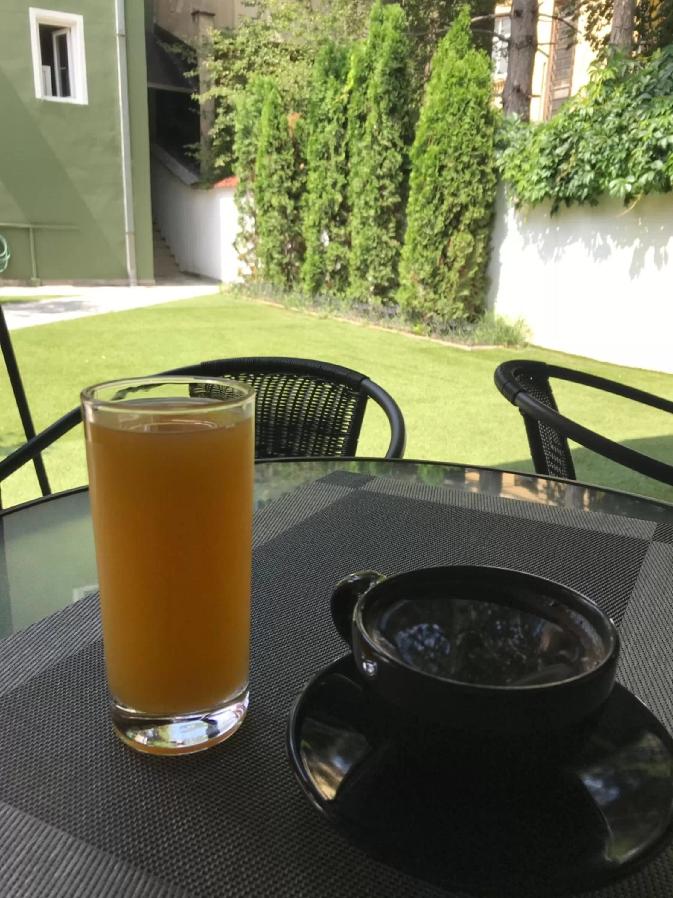 Garden in Villa Nina Hotel & Lounge bar