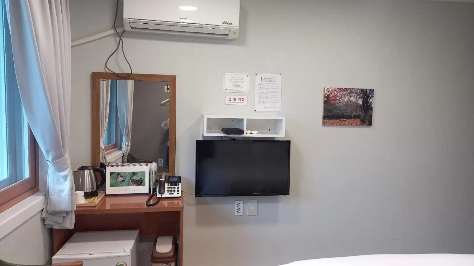 Photo of the whole room in Hotel Jirisan Haetsal