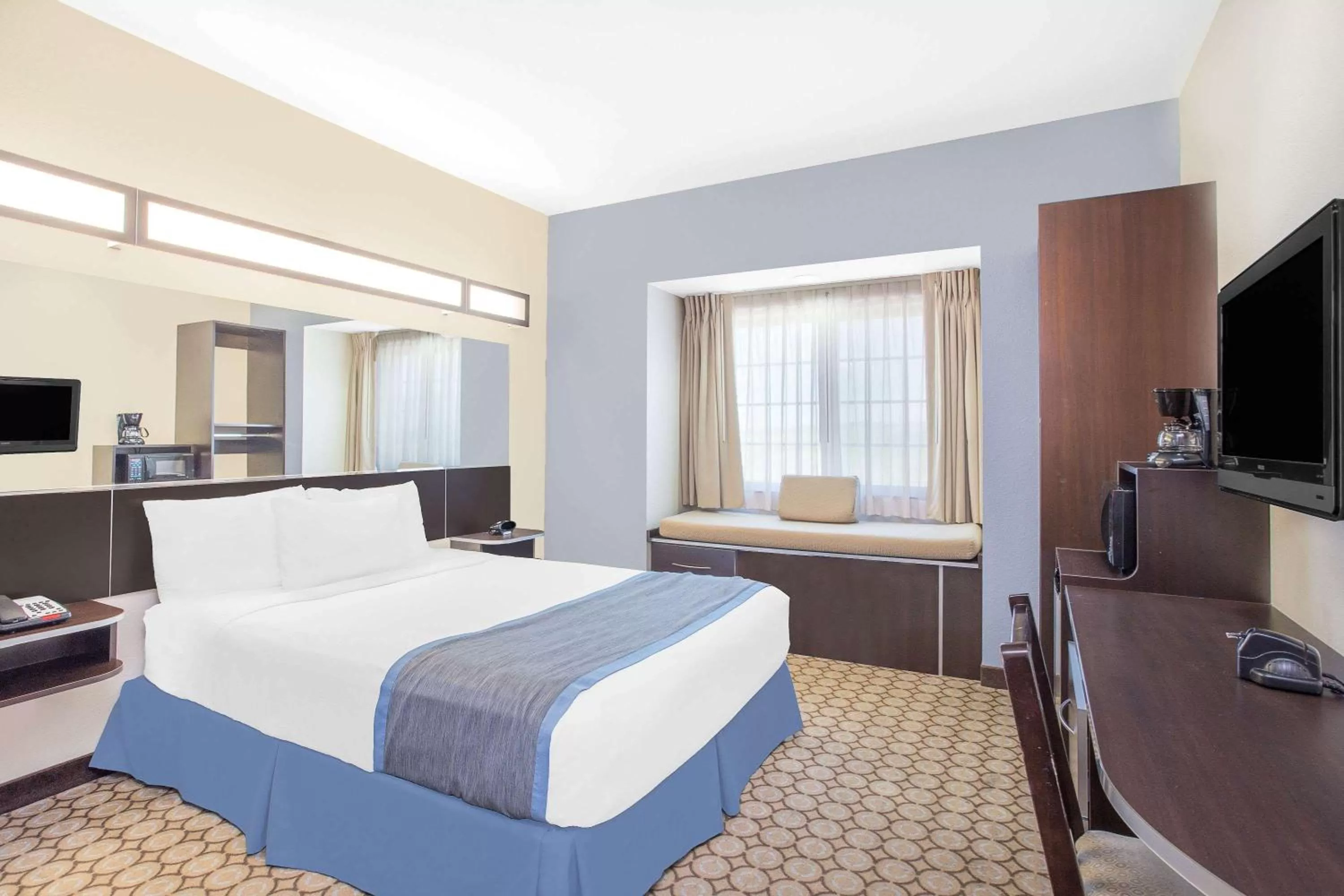 Photo of the whole room, Bed in Microtel Inn and Suites San Angelo