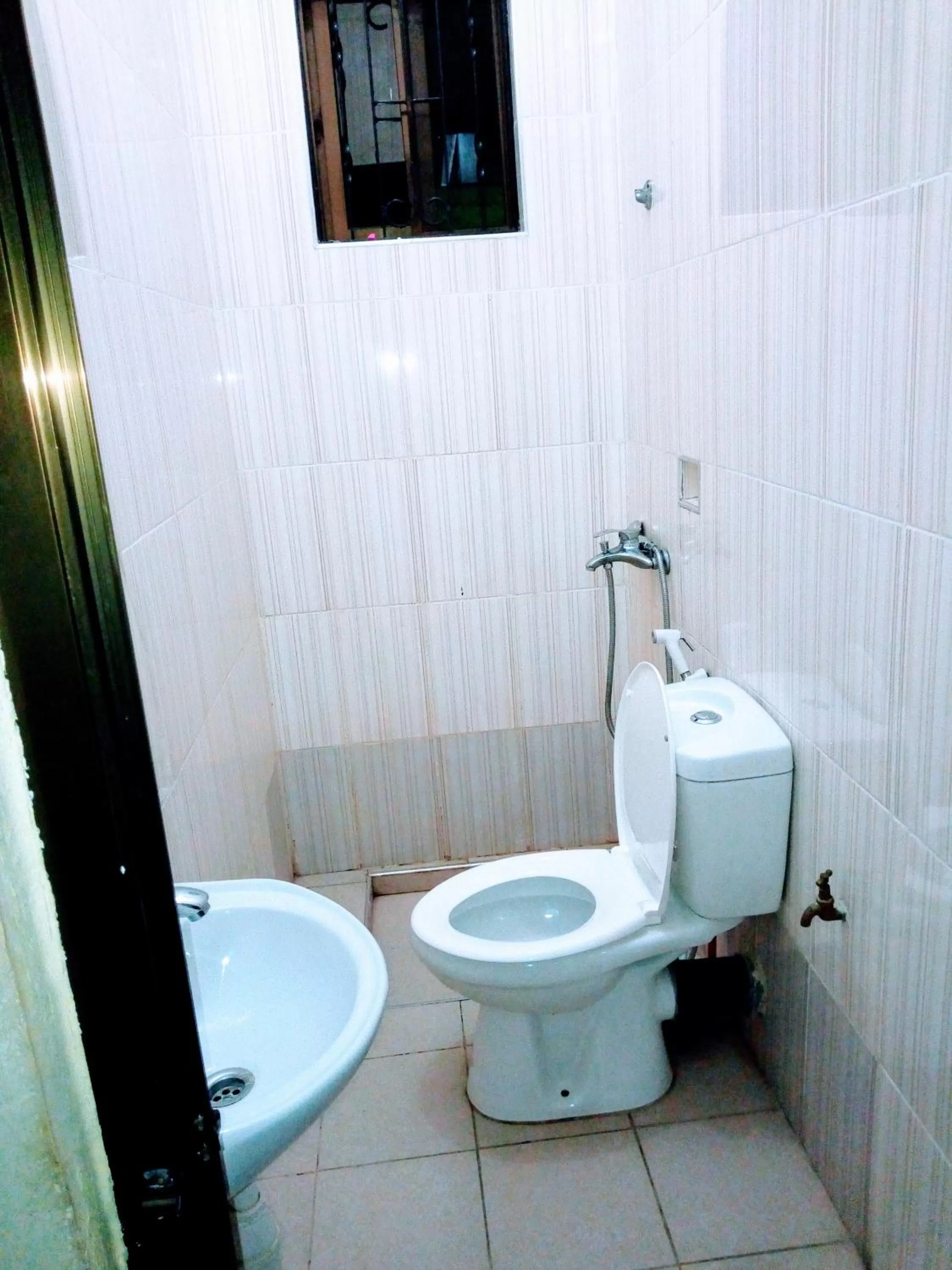 Toilet in Safari Park House