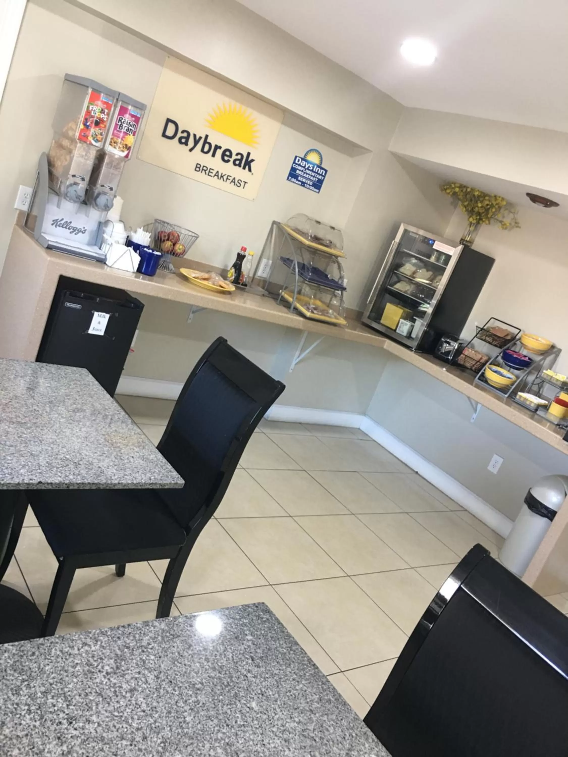 Breakfast in Days Inn by Wyndham Orange City/Deland