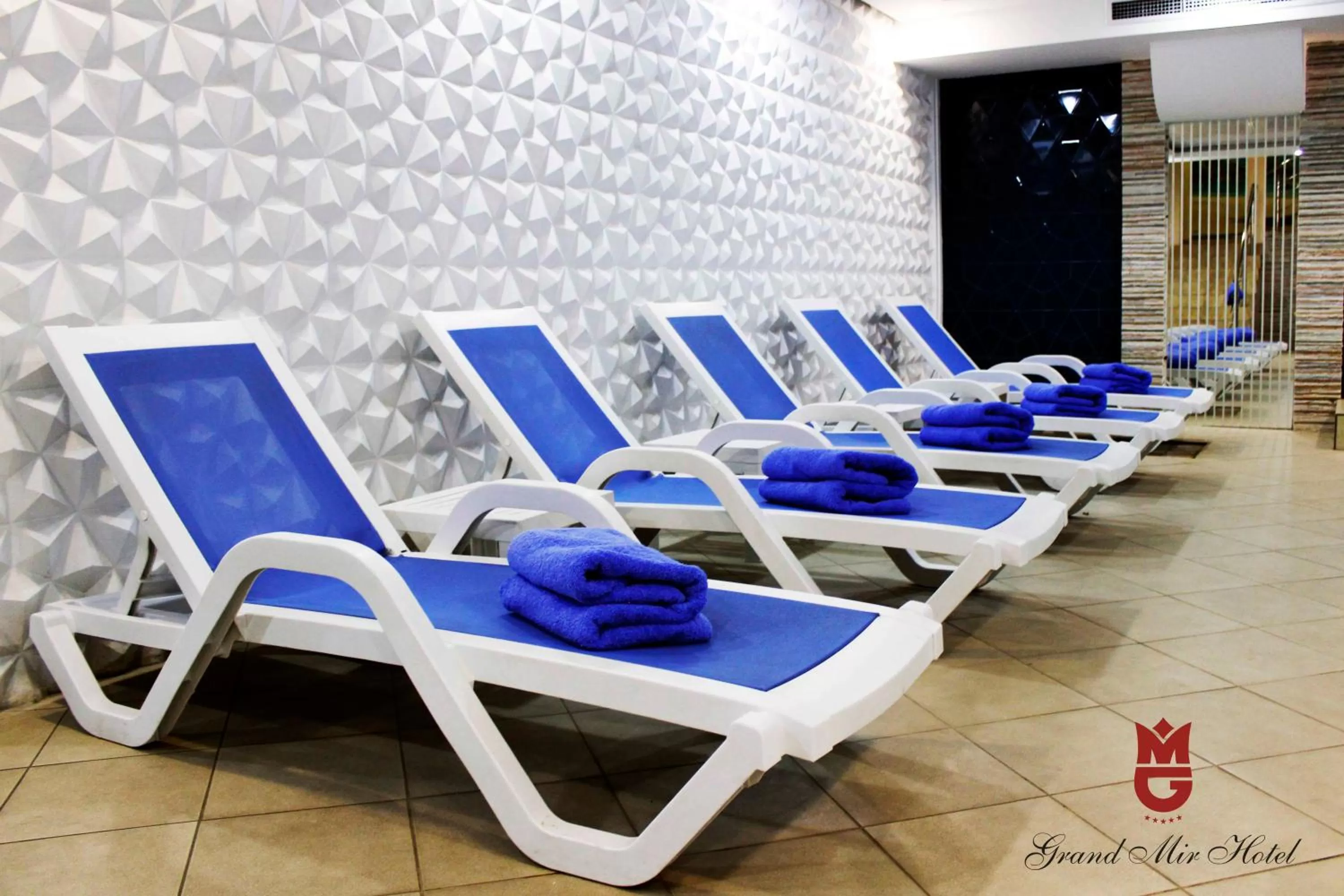 Swimming pool in Grand Mir Hotel