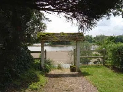 Property building in Logis Hôtel Restaurant Le Coq Hardi