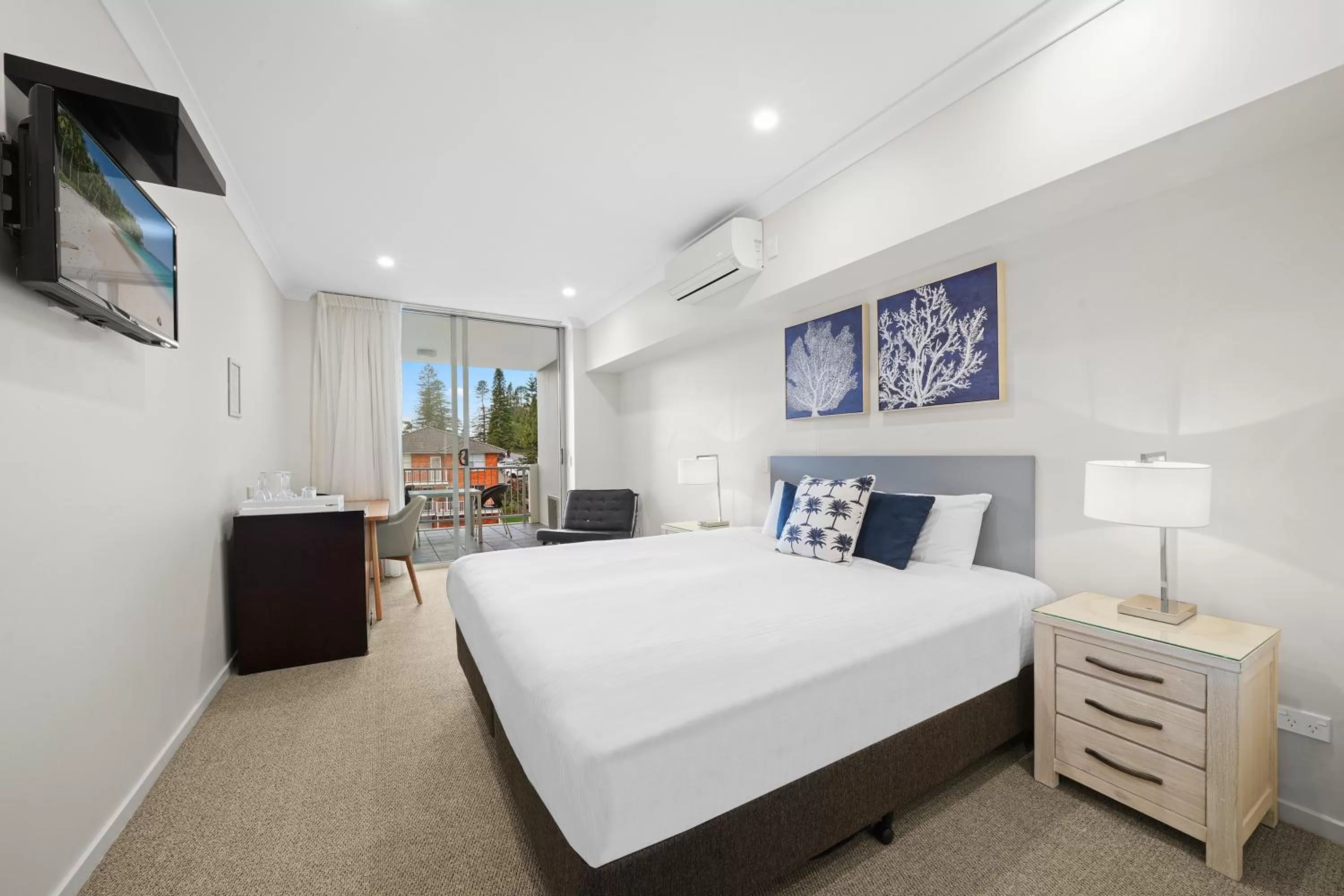 Bed in Macquarie Waters Boutique Apartment Hotel