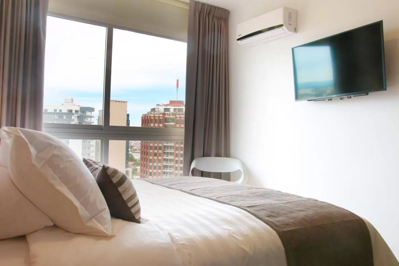 TV and multimedia, Bed in Urban Suites Apart Hotel