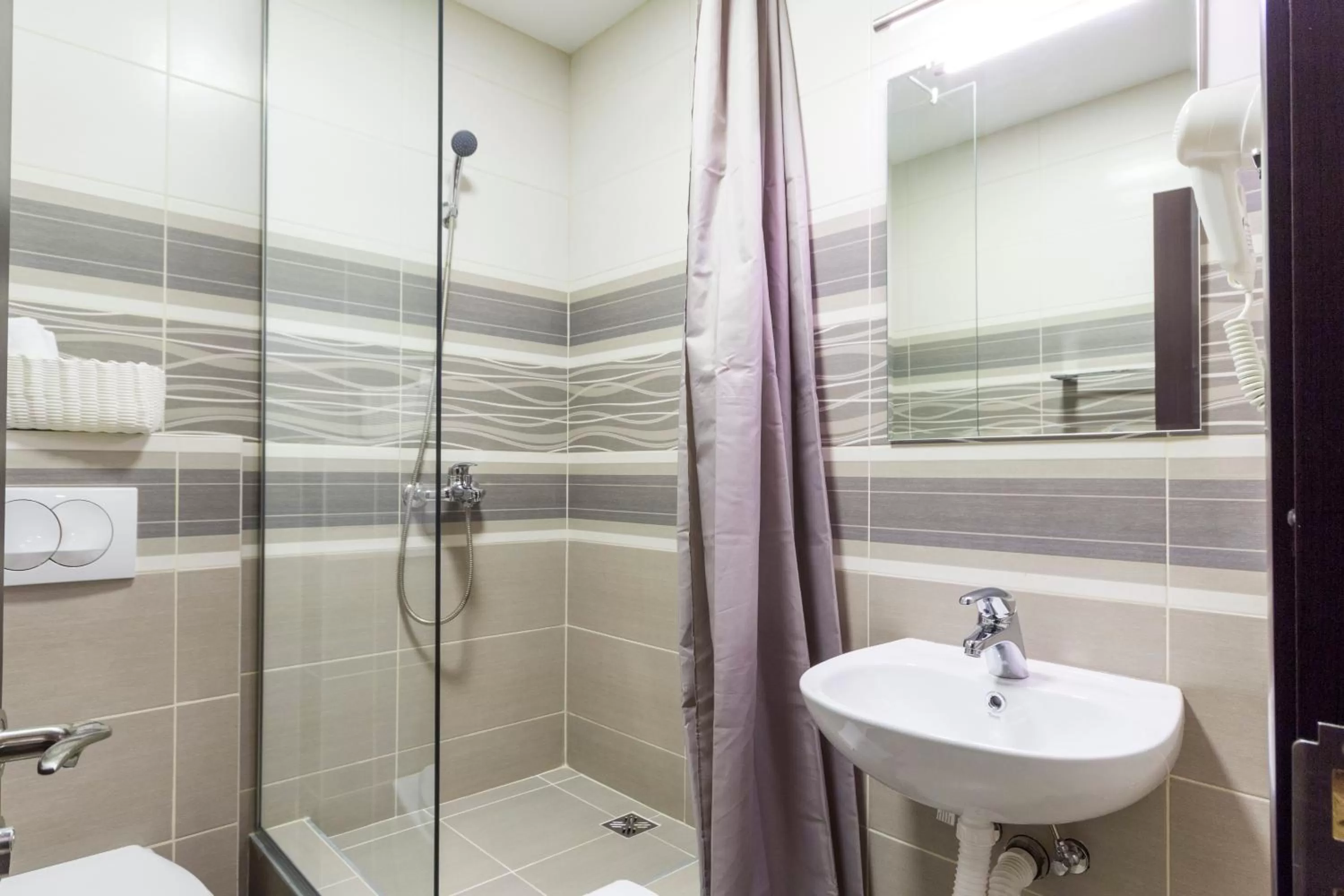 Shower in Madison - Square Sava