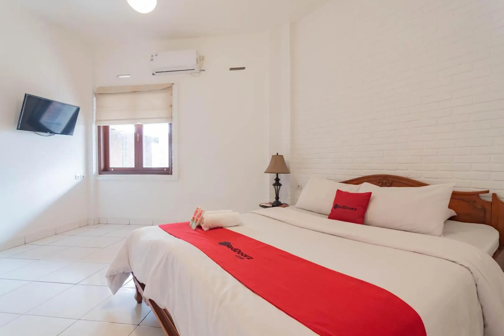 Bedroom in RedDoorz Plus near Dago Pakar