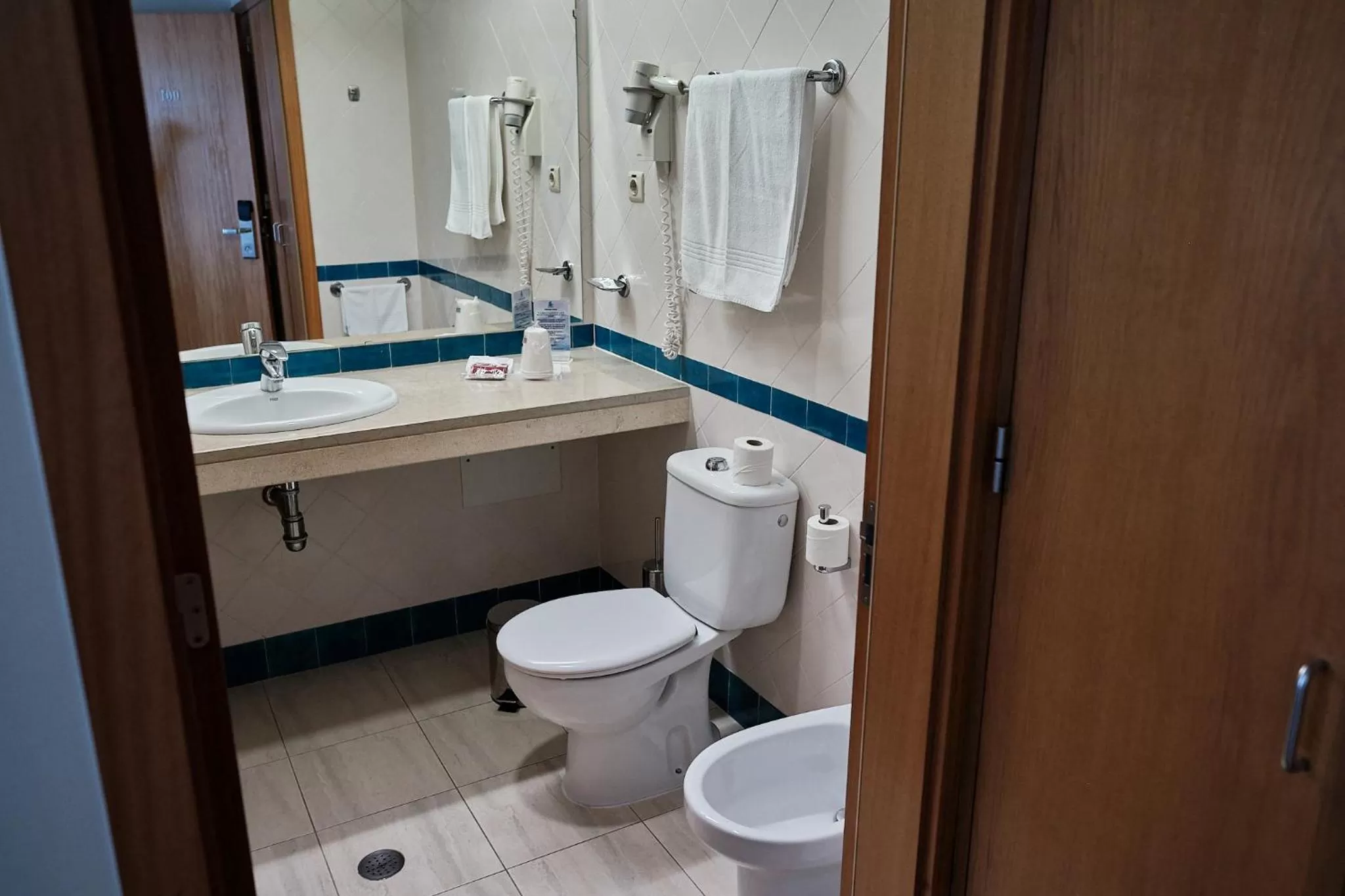 Shower in Hotel Varandas do Atlântico by RIDAN Hotels