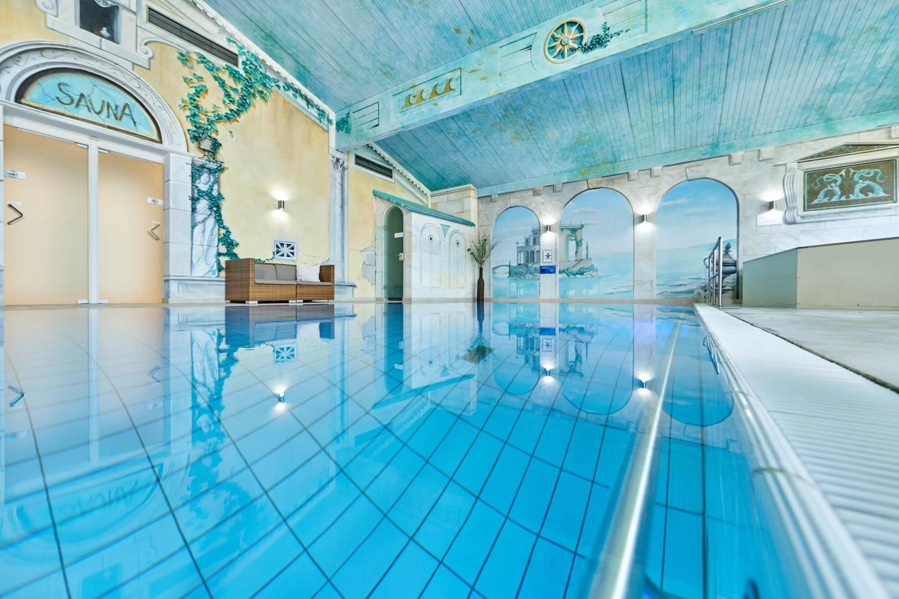 Swimming pool in Hotel Zugspitze