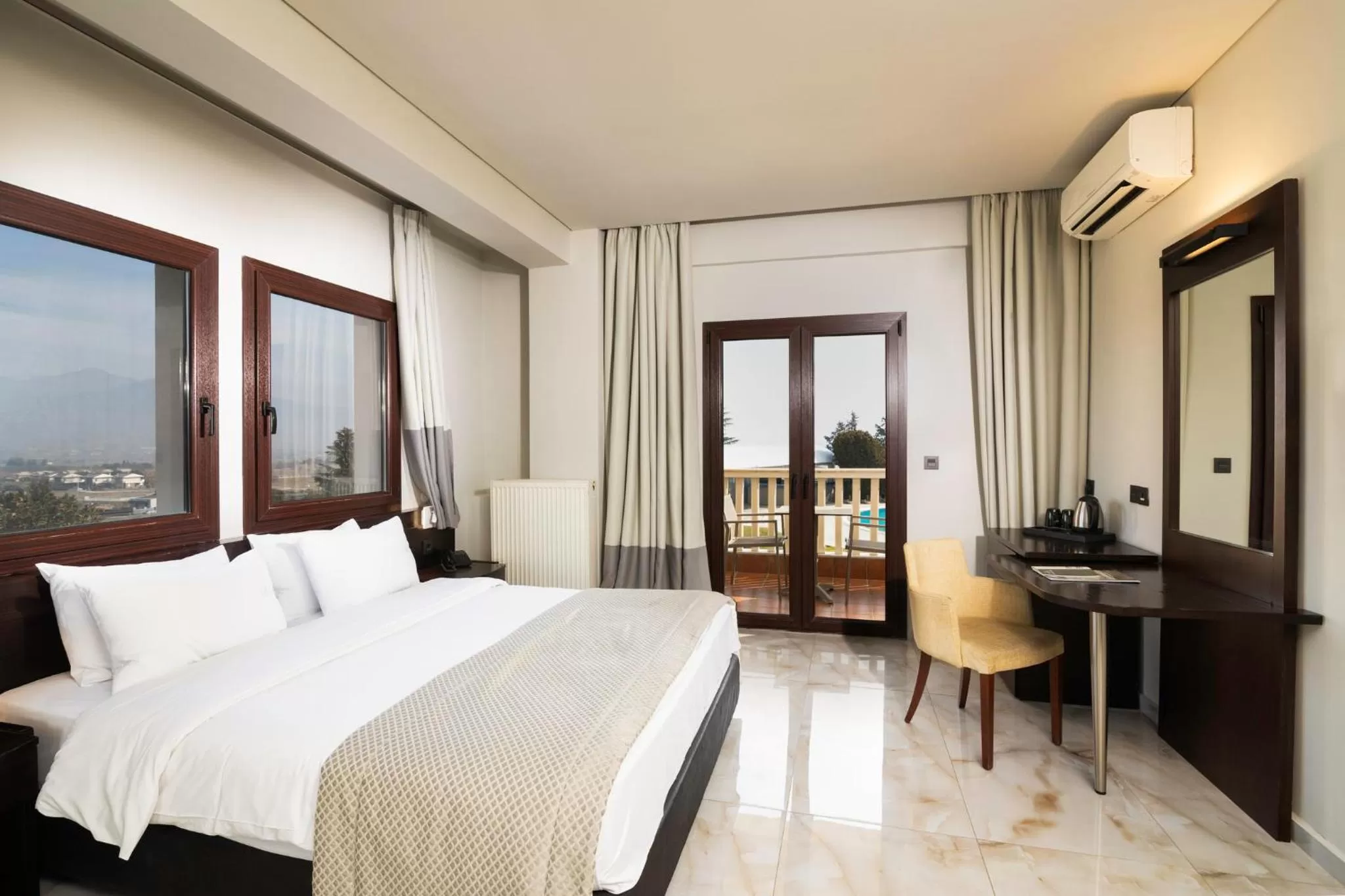 Standard Double or Twin Room with Balcony in Heaven Hotel Thessaloniki Airport