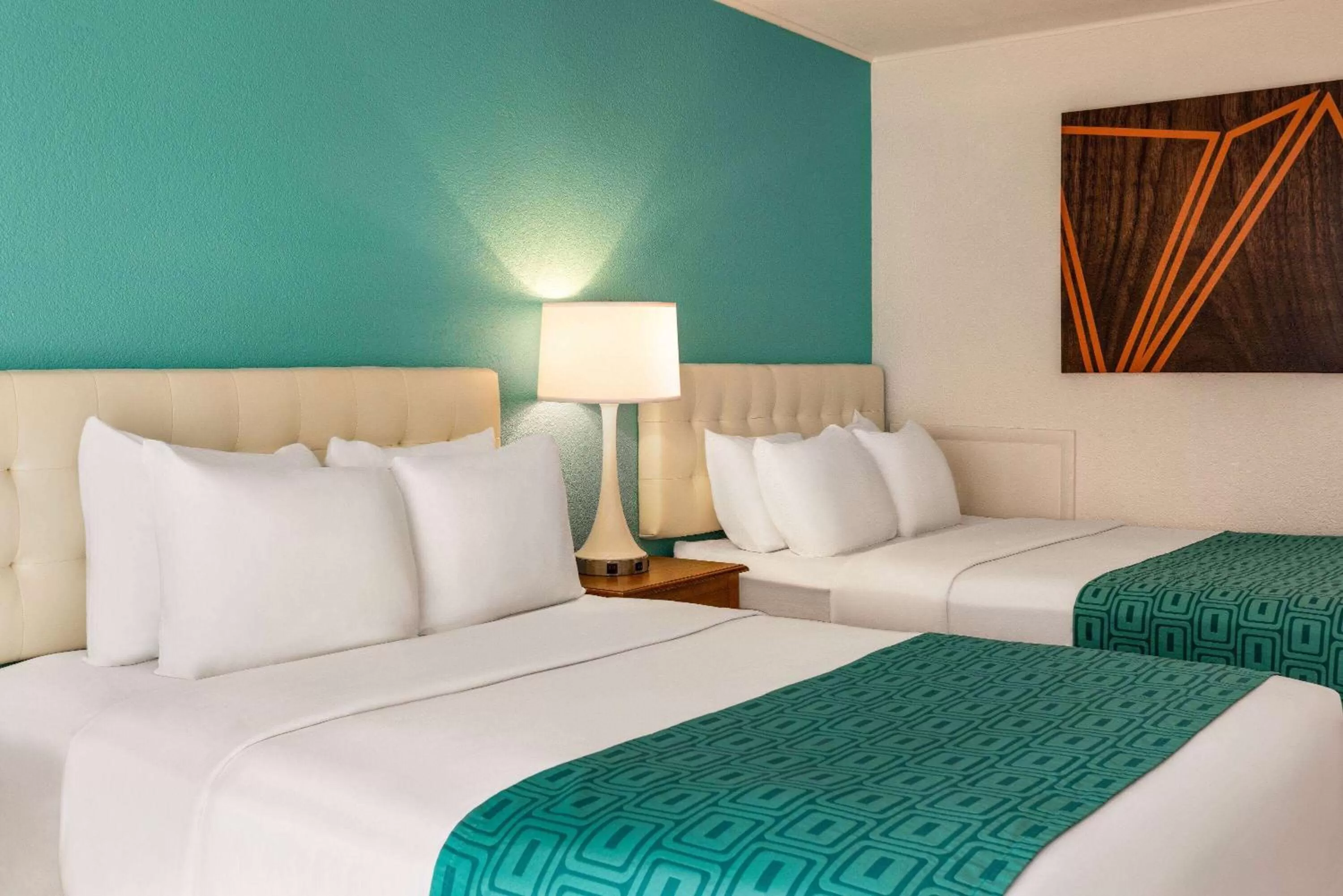 Photo of the whole room, Bed in Howard Johnson by Wyndham Ocean City Oceanfront