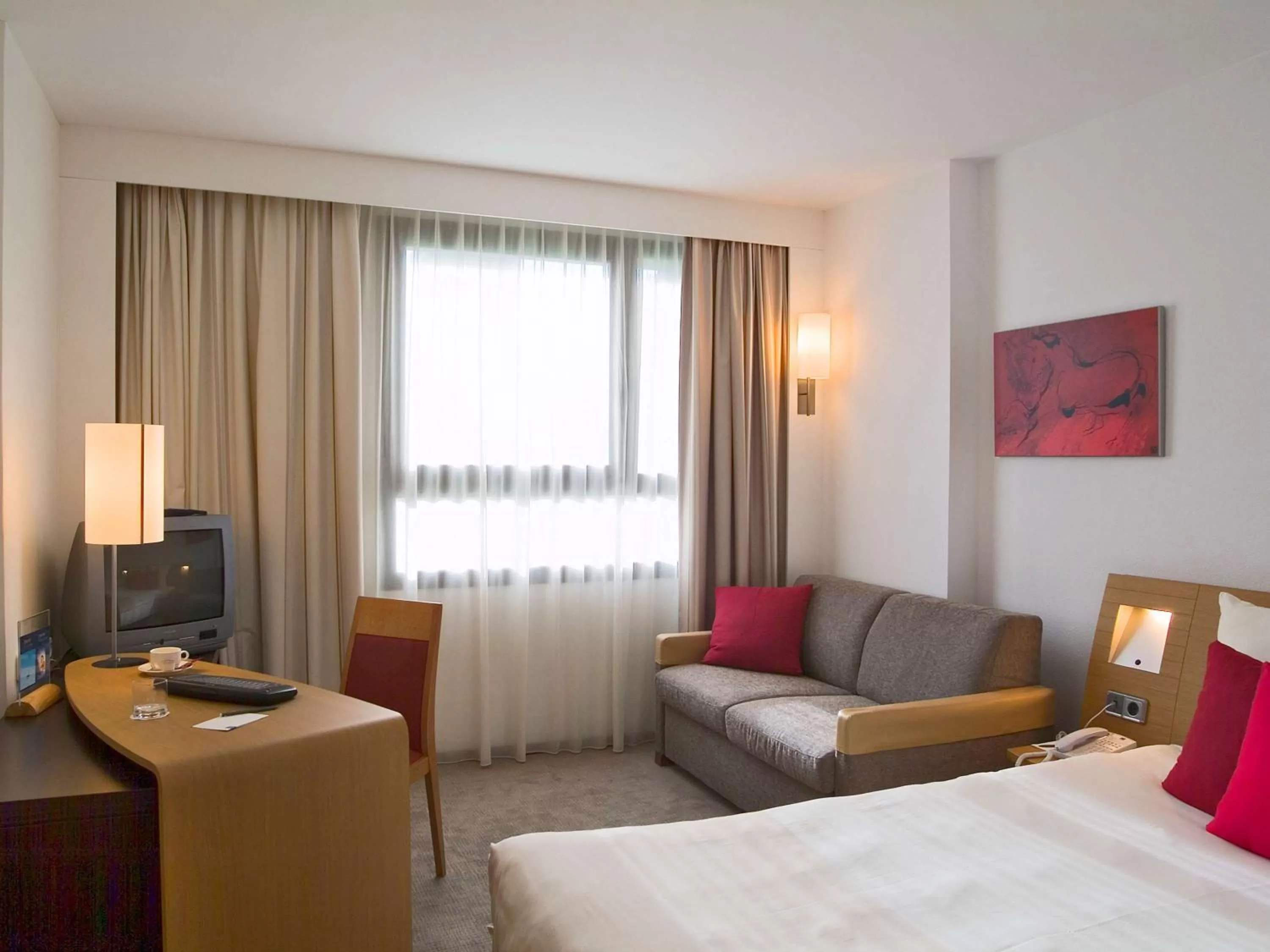Photo of the whole room, Bed in Novotel Brussels Airport