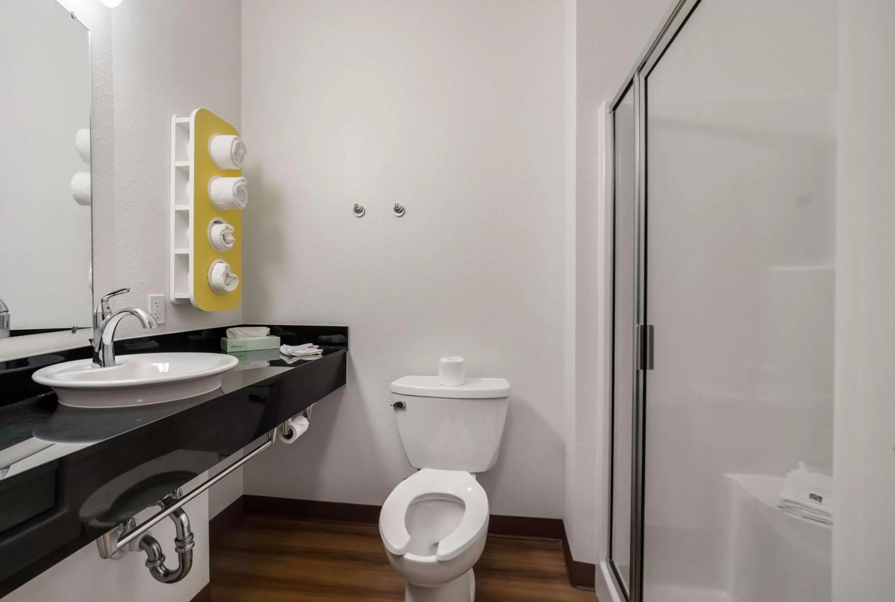 Bathroom in Motel 6 Poplar Bluff, MO