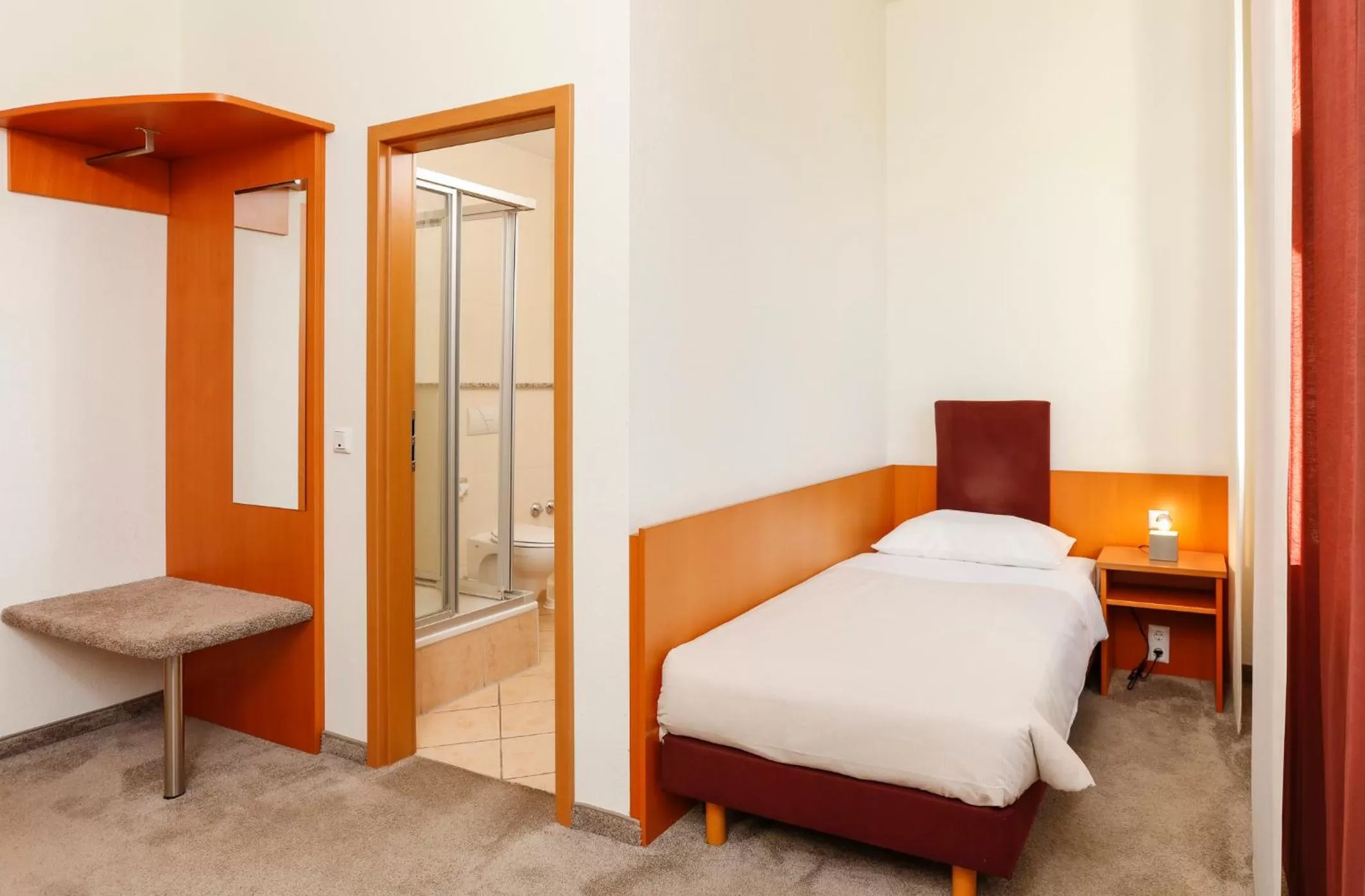 Bedroom, Bed in Hotel am Rhein