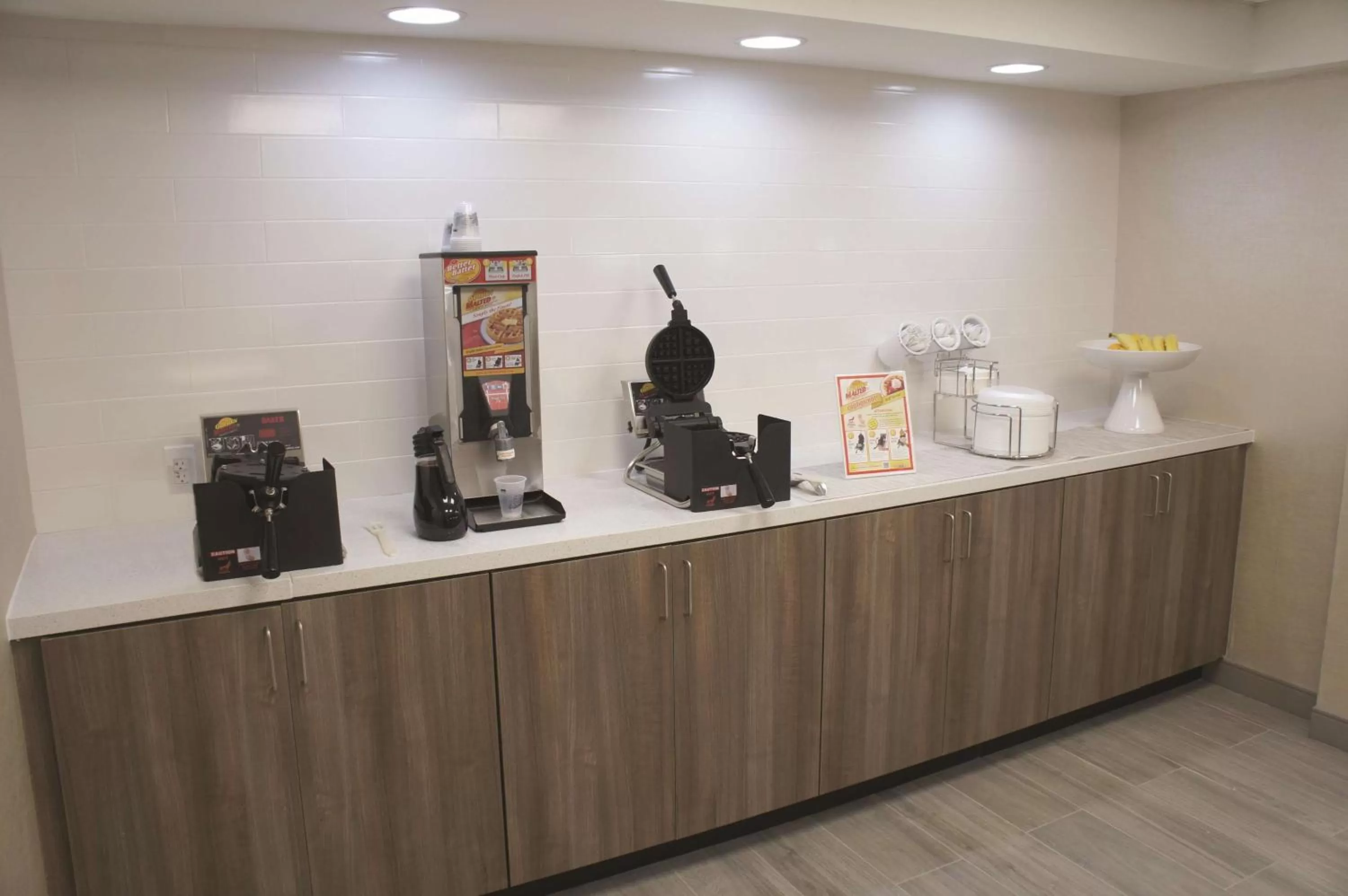 Food in La Quinta by Wyndham Columbus MS