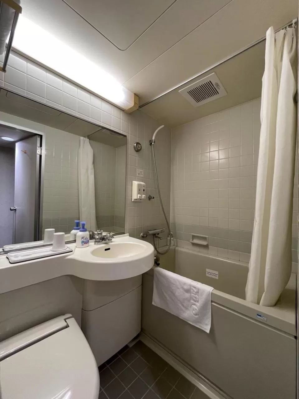 Shower in EN HOTEL Ise