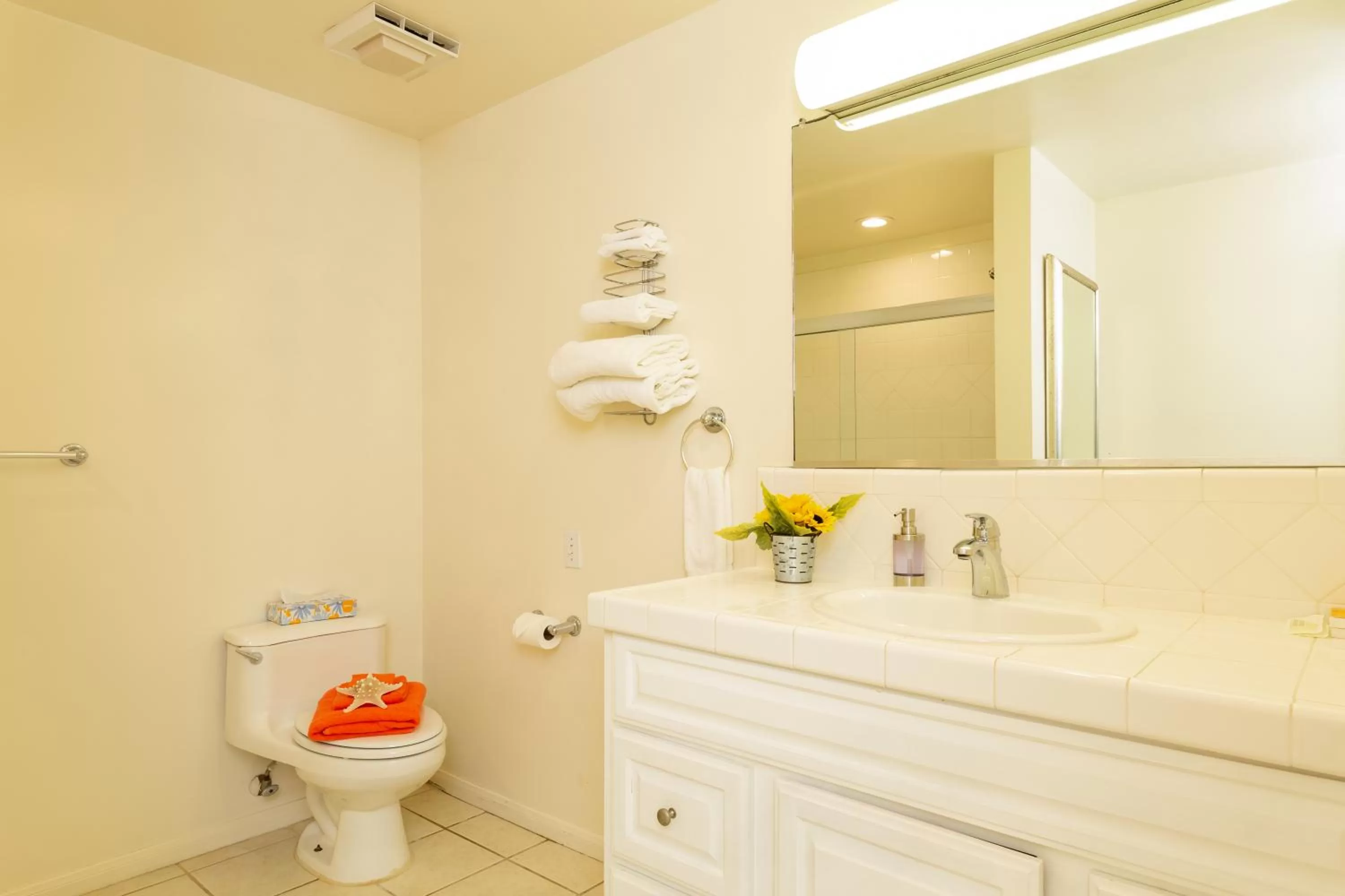 Bathroom in The Sea View Inn At The Beach