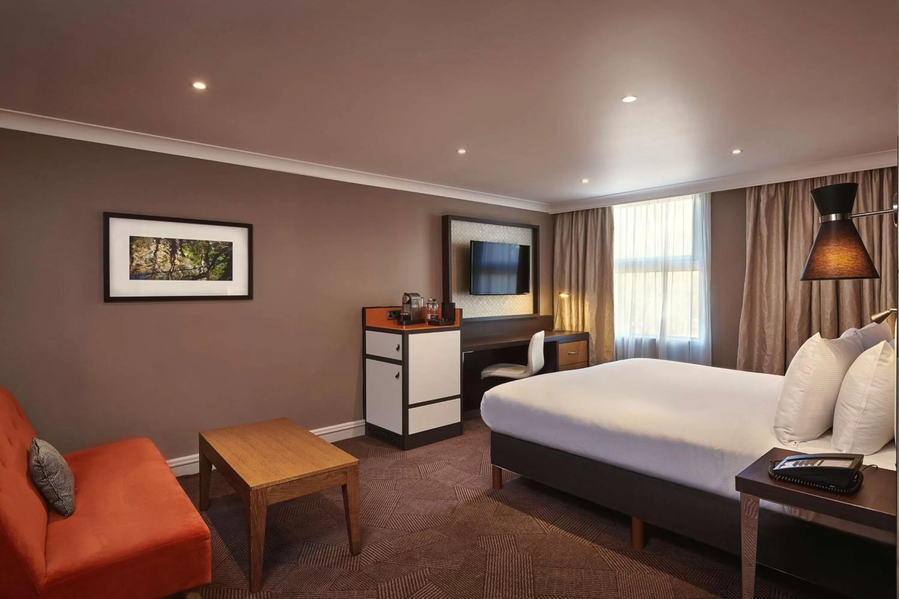 Bedroom, Bed in DoubleTree by Hilton London Ealing