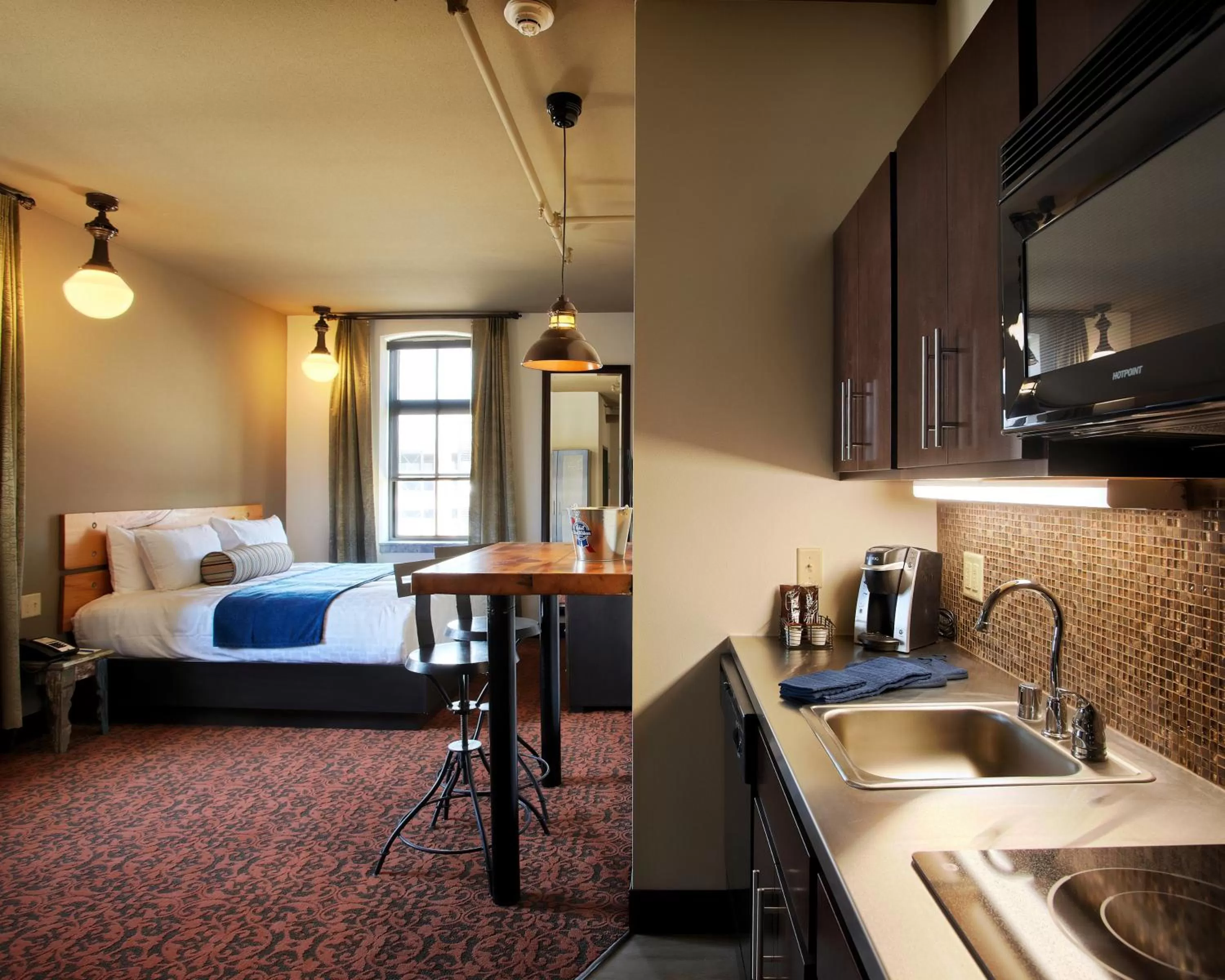 Guests, Bed in Brewhouse Inn and Suites