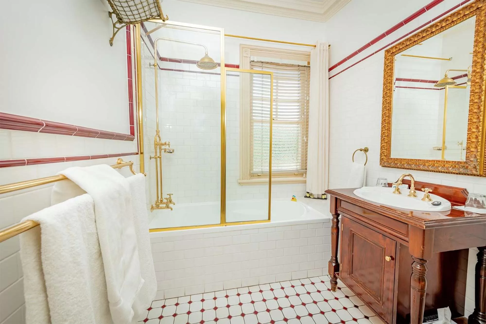 Shower in Cobb & Co Court Boutique Hotel