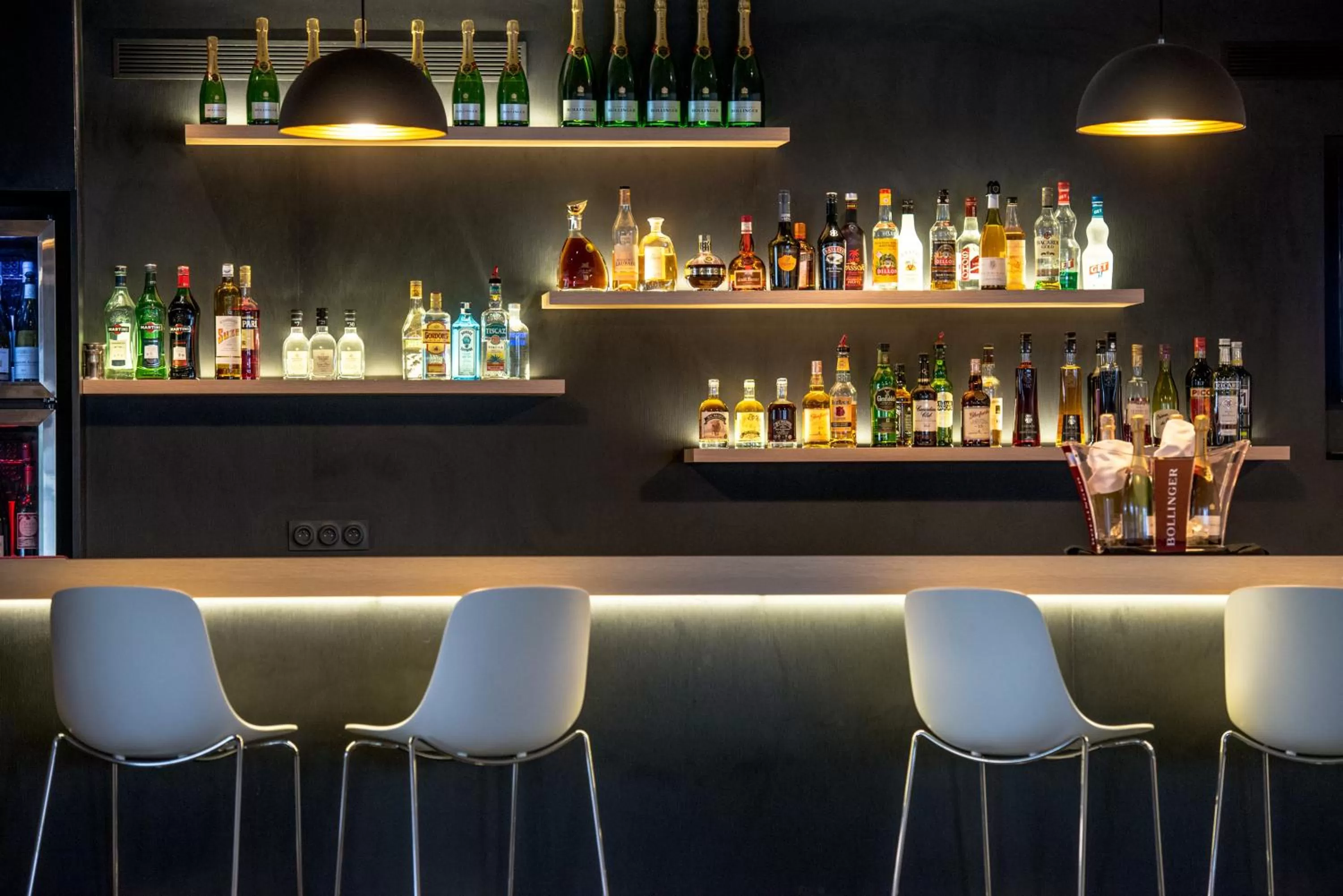 Lounge or bar in Kyriad Montchanin le Creusot