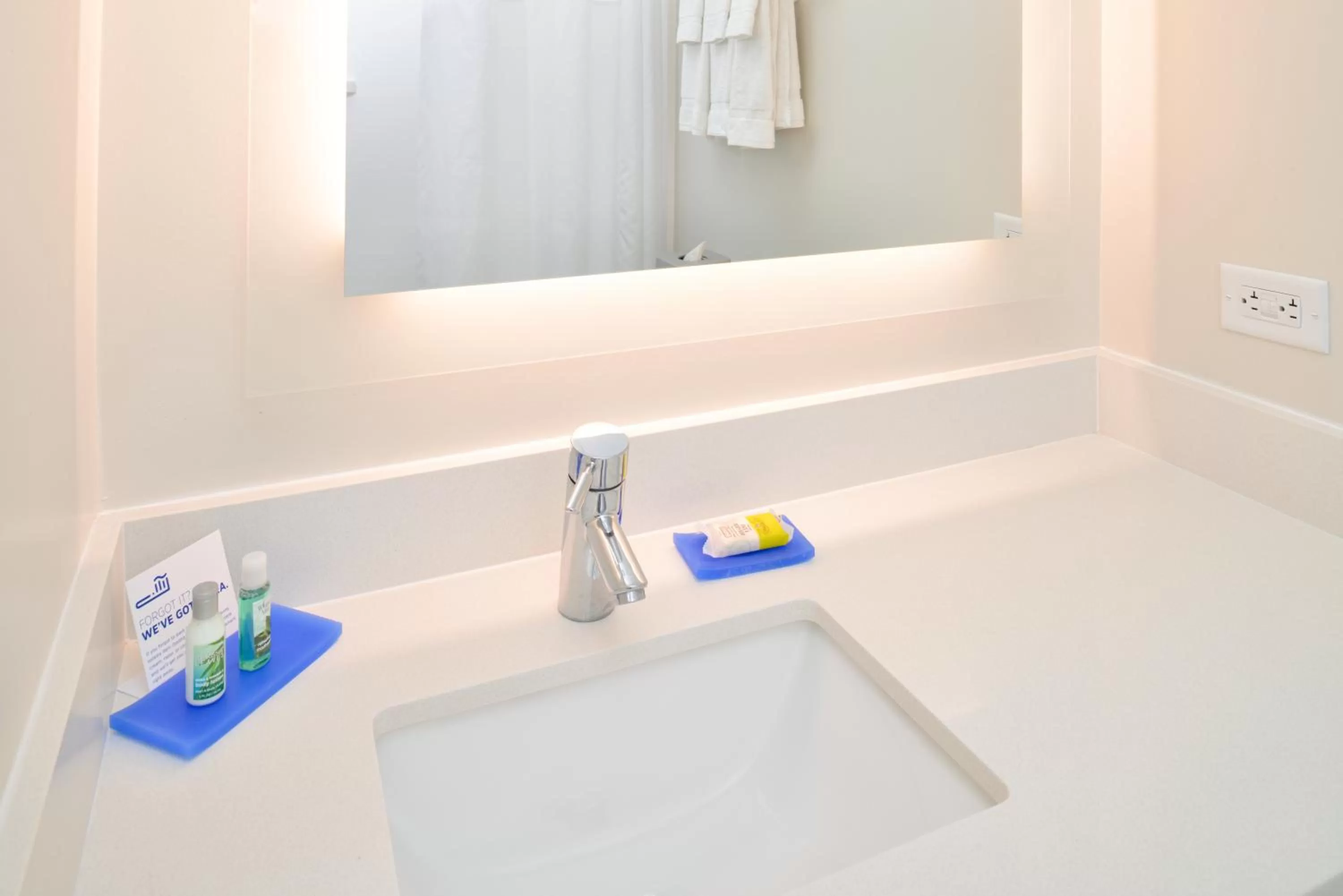 Bathroom in Holiday Inn Express New Orleans - Arts District by IHG