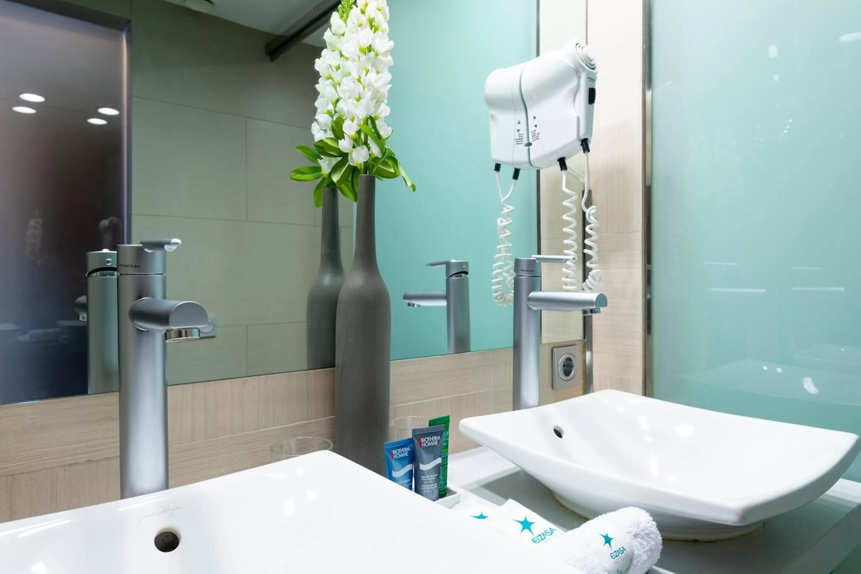 Shower in Hotel & Spa Real Ciudad De Zaragoza