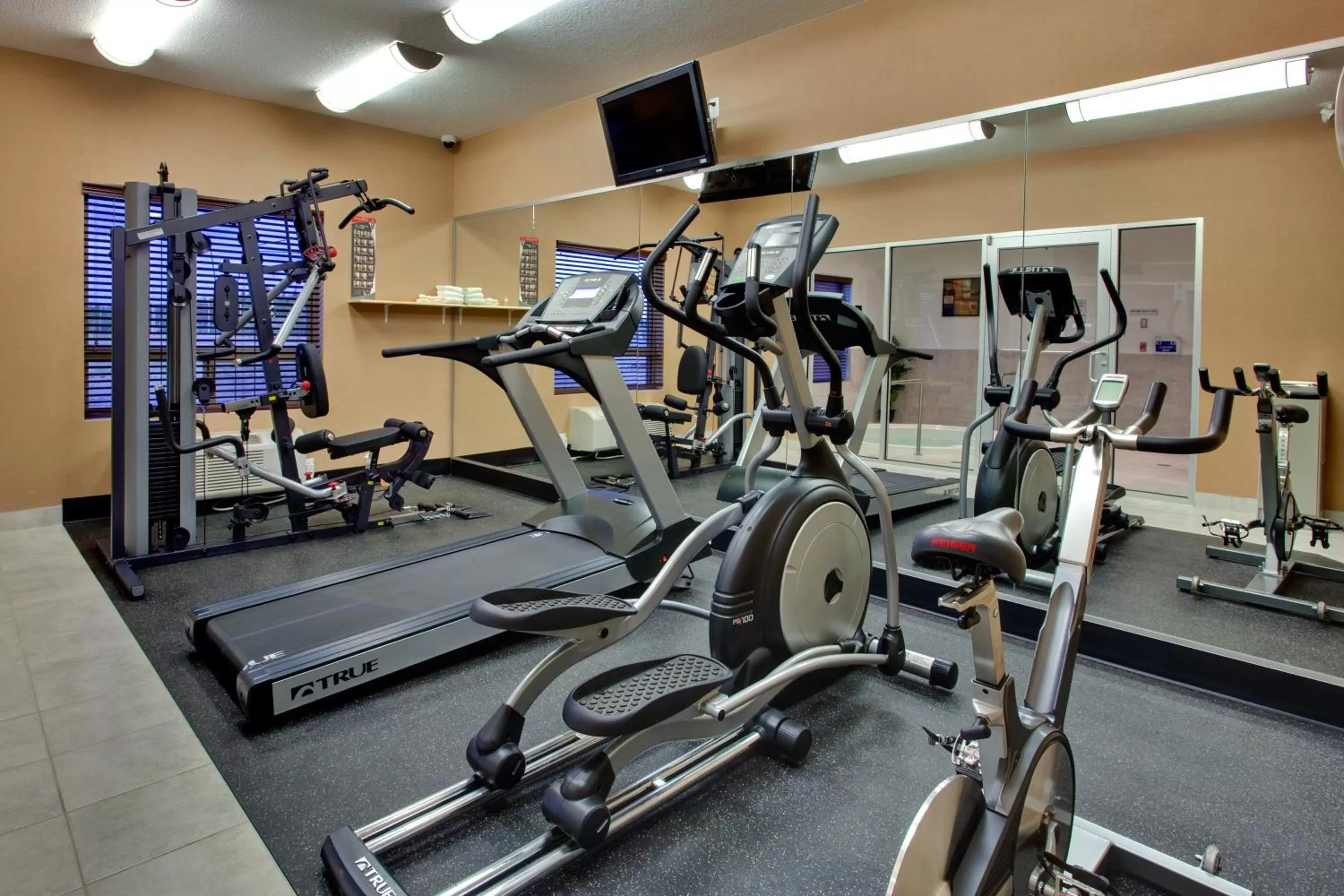 Fitness centre/facilities in Holiday Inn Express & Suites Whitecourt by IHG