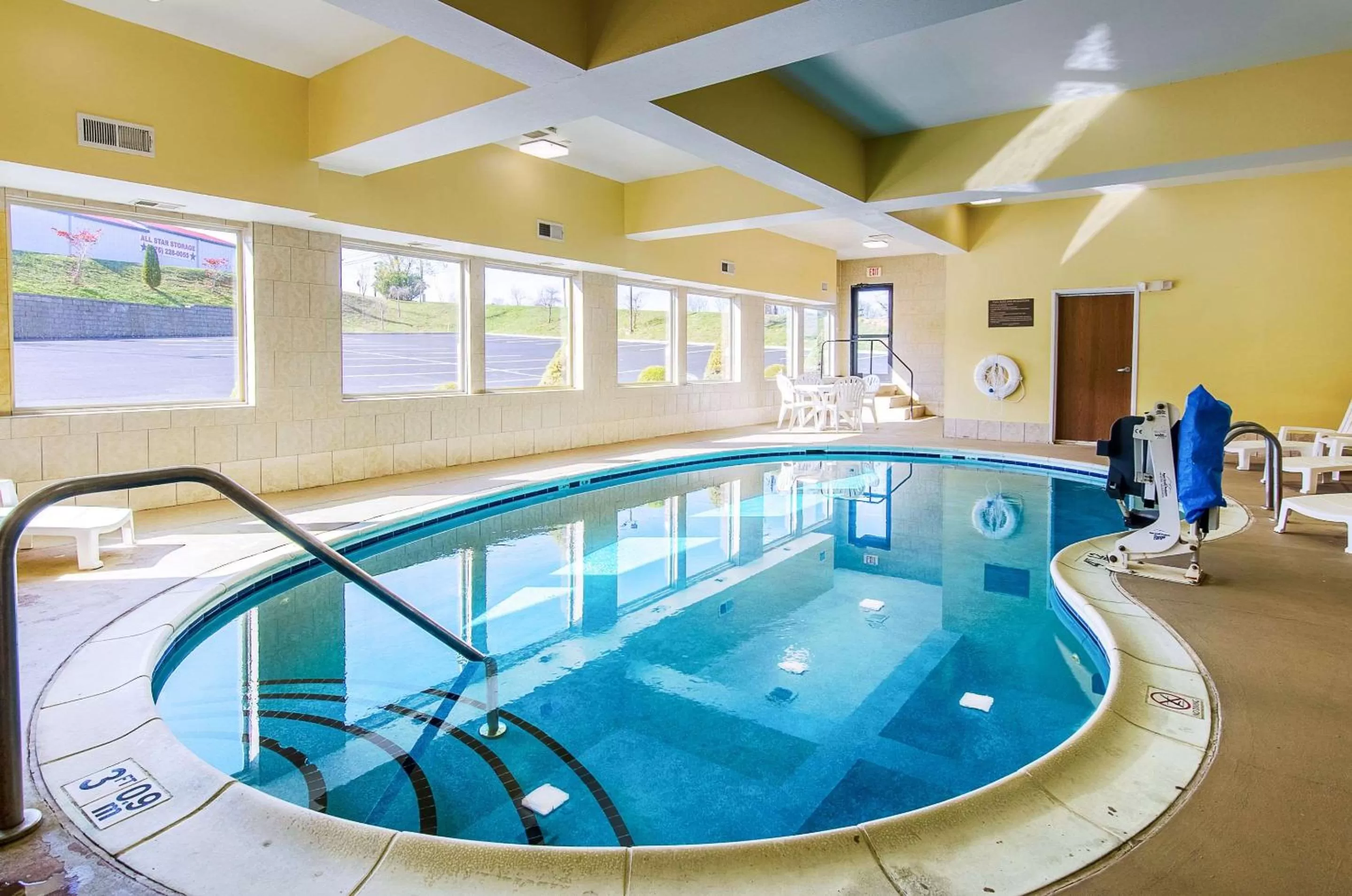 On site, Swimming Pool in Comfort Suites Wytheville