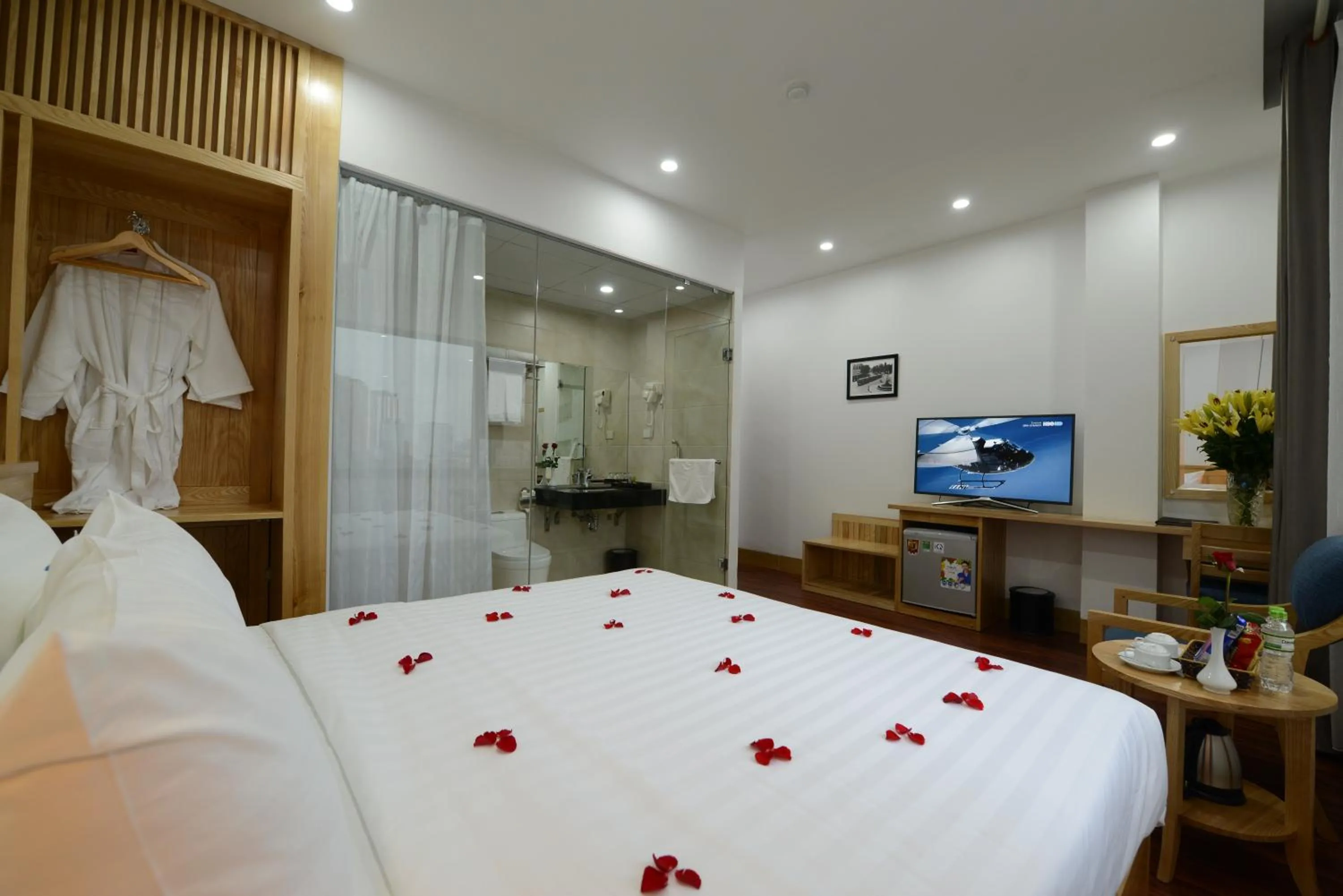 Bed in Blue Hanoi Inn City Hotel