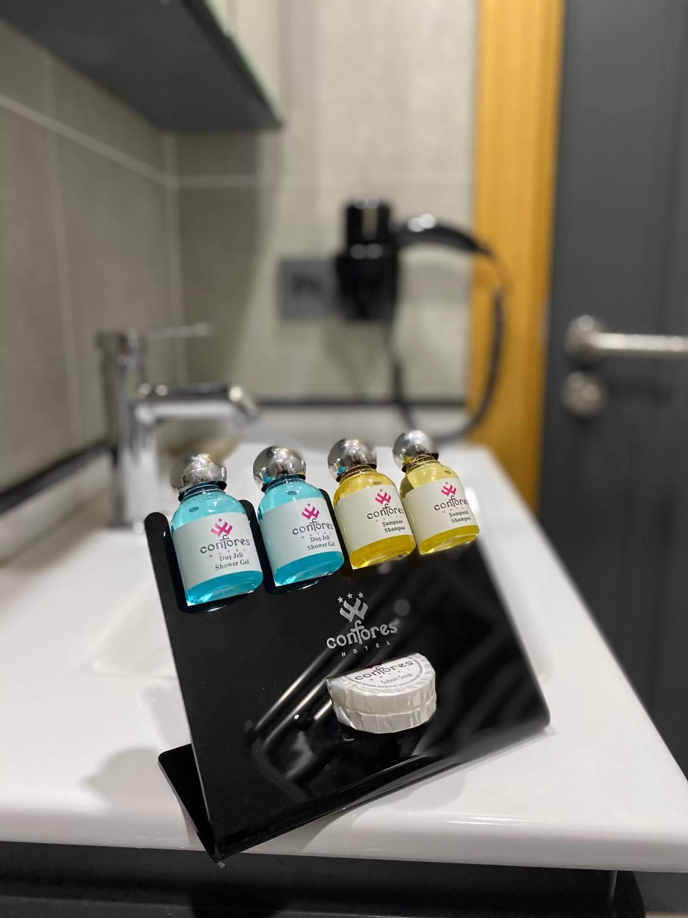 Bathroom in Confores Hotel