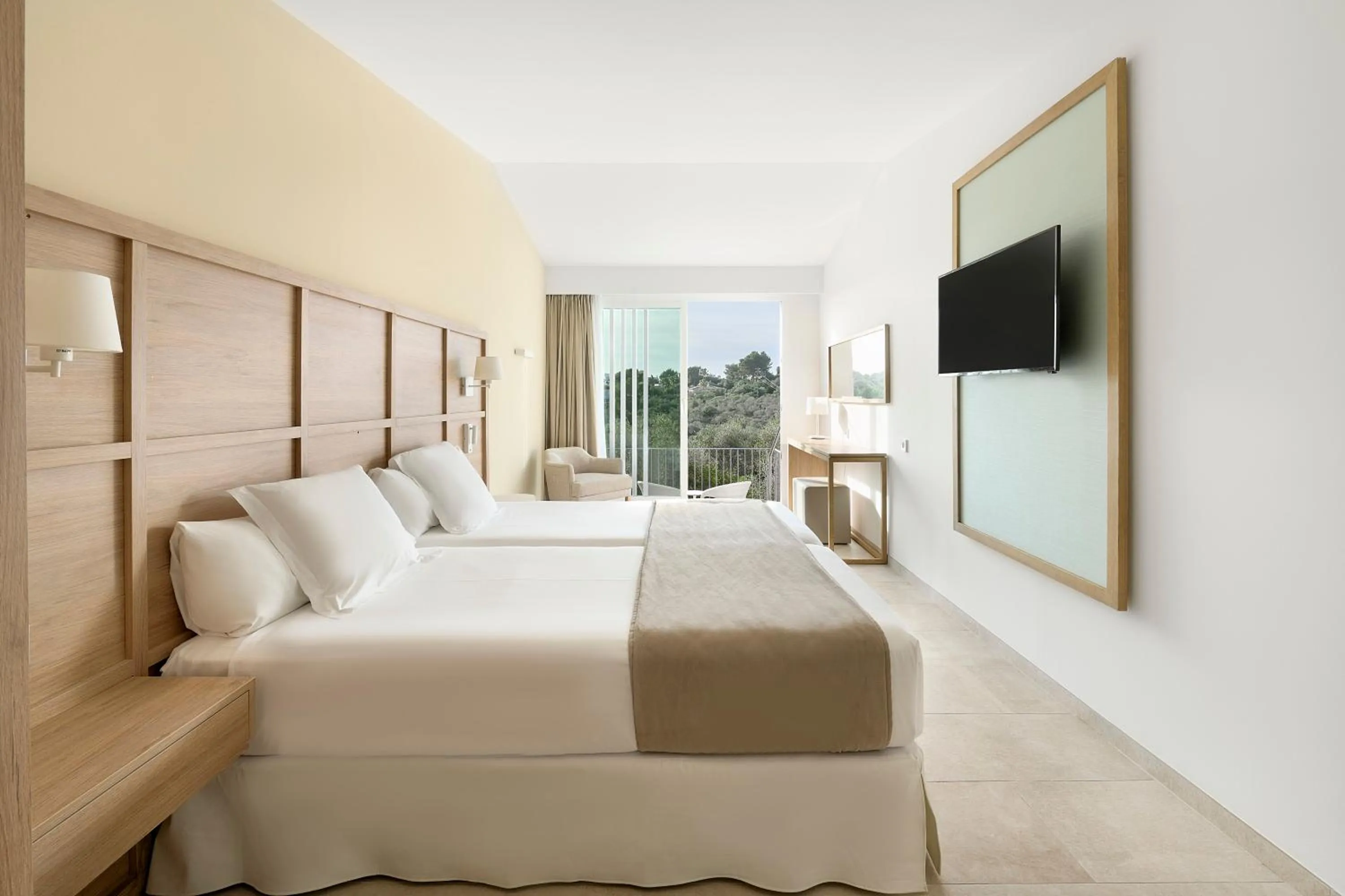 Bed in Iberostar Waves Cala Domingos All Inclusive