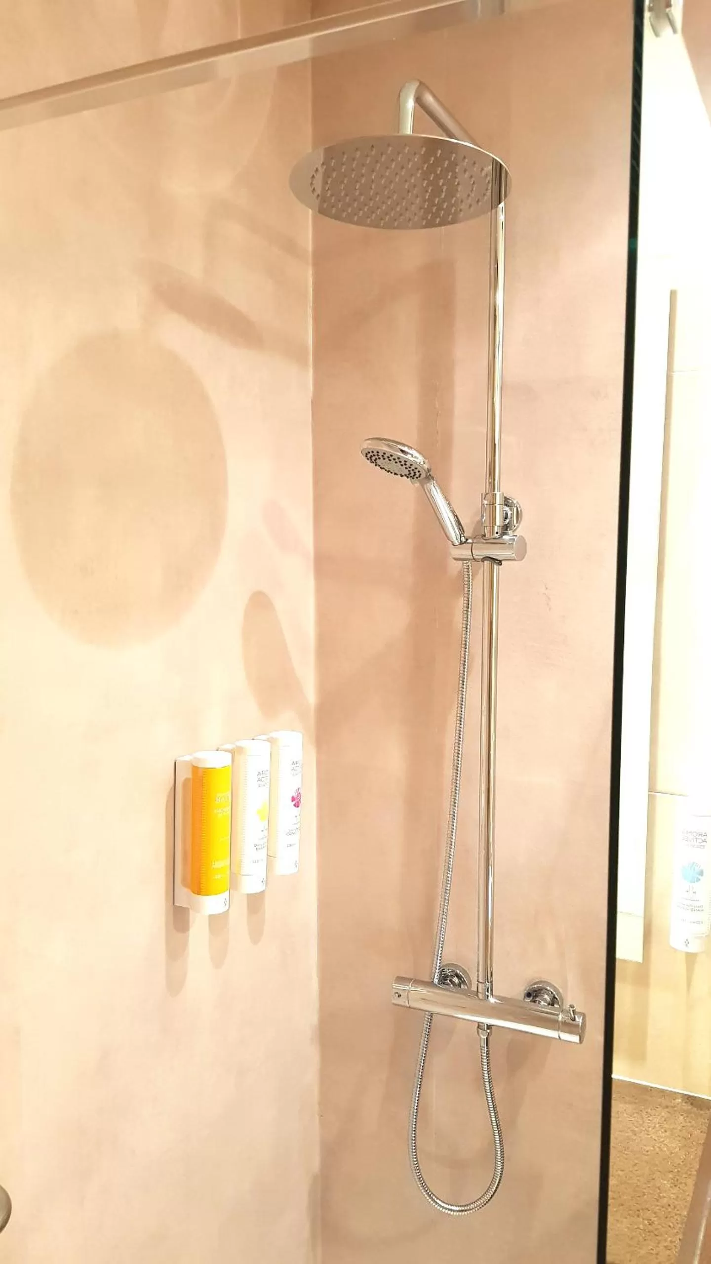 Shower in Hotel Salamanca Montalvo