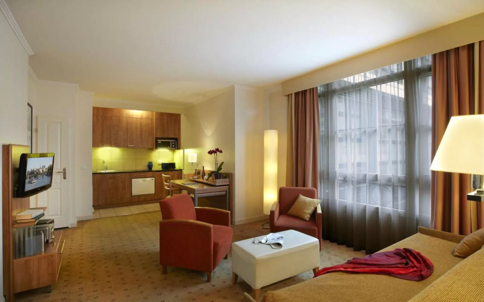 TV and multimedia, Bed in Citadines Saint-Germain-des-Prés Paris