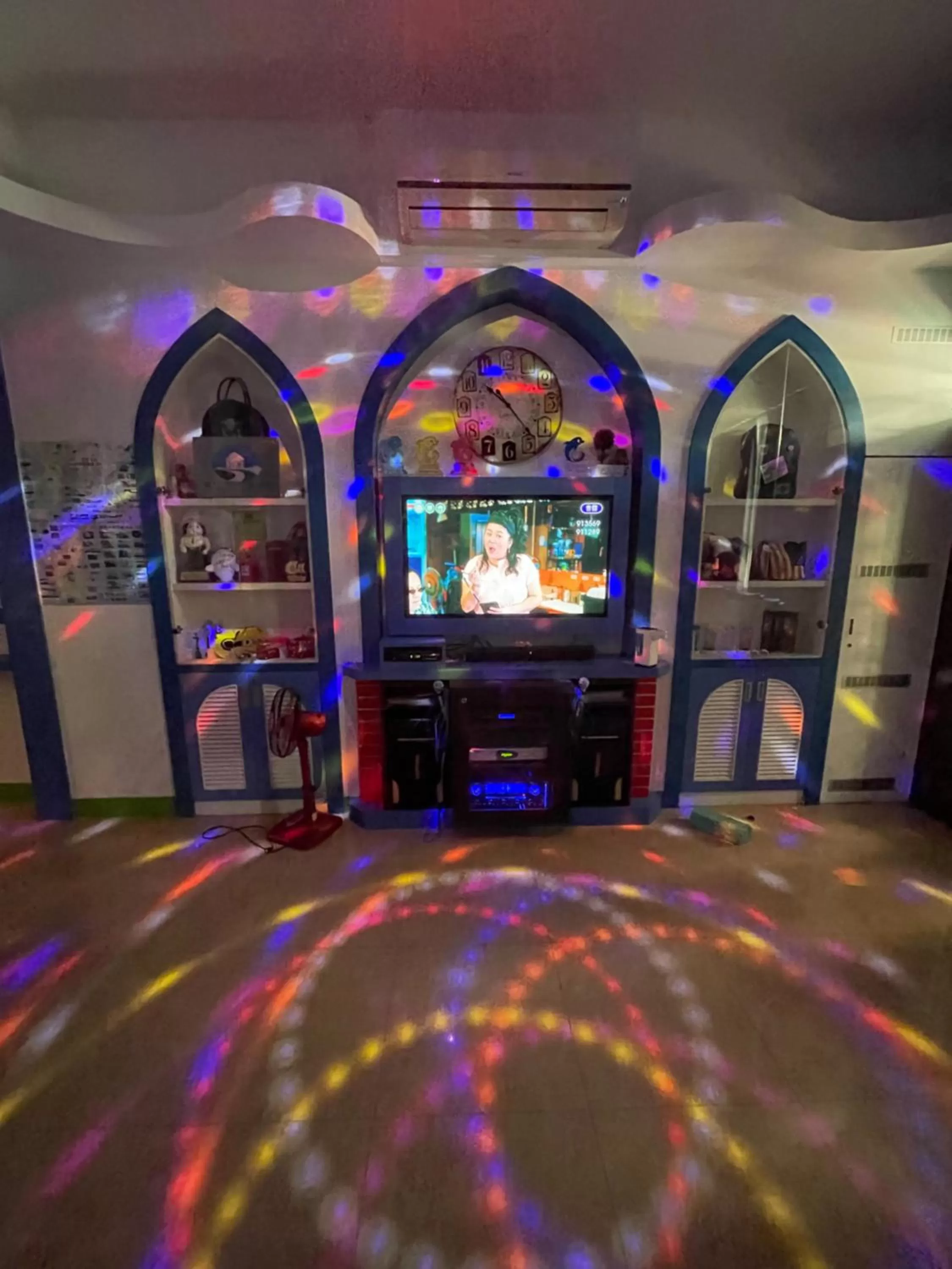 Game Room in Edinburgh 16 Inn