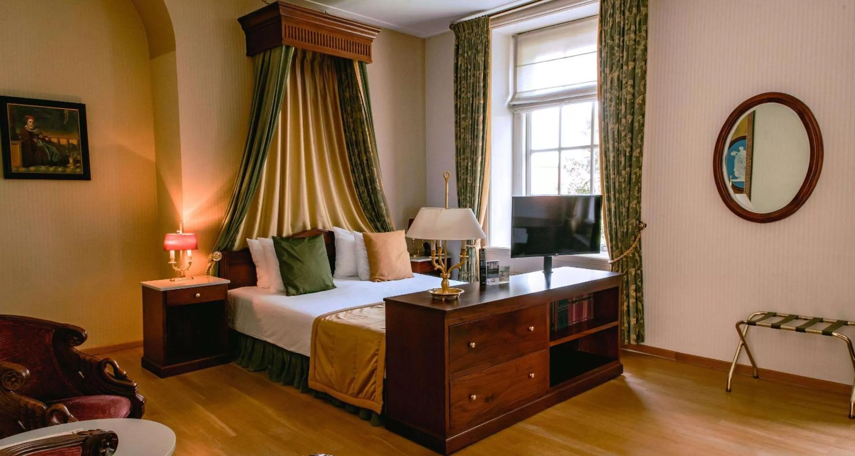 Bedroom, Bed in Grand Hotel Karel V