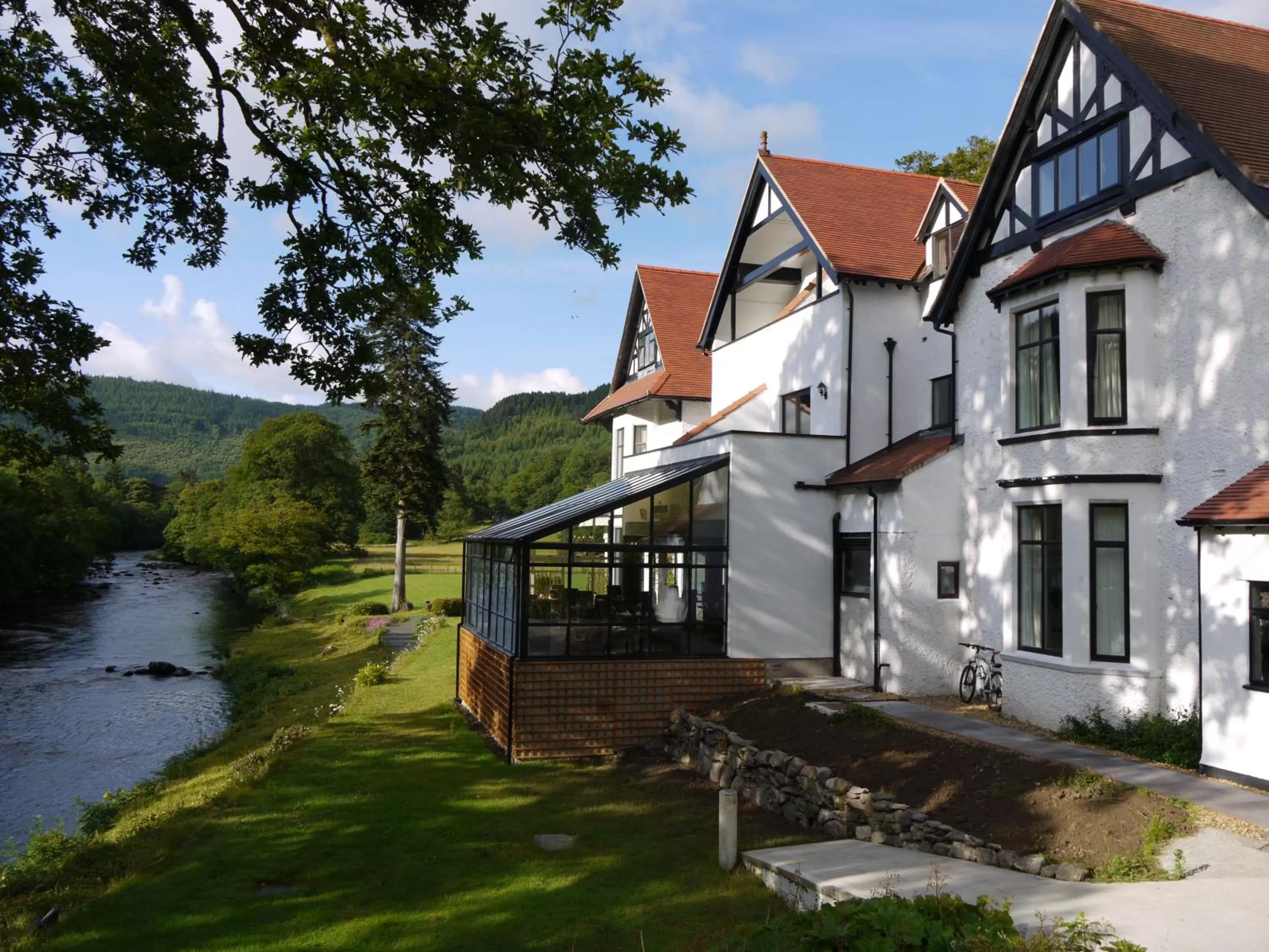 Property building in Craig-y-Dderwen Riverside Hotel
