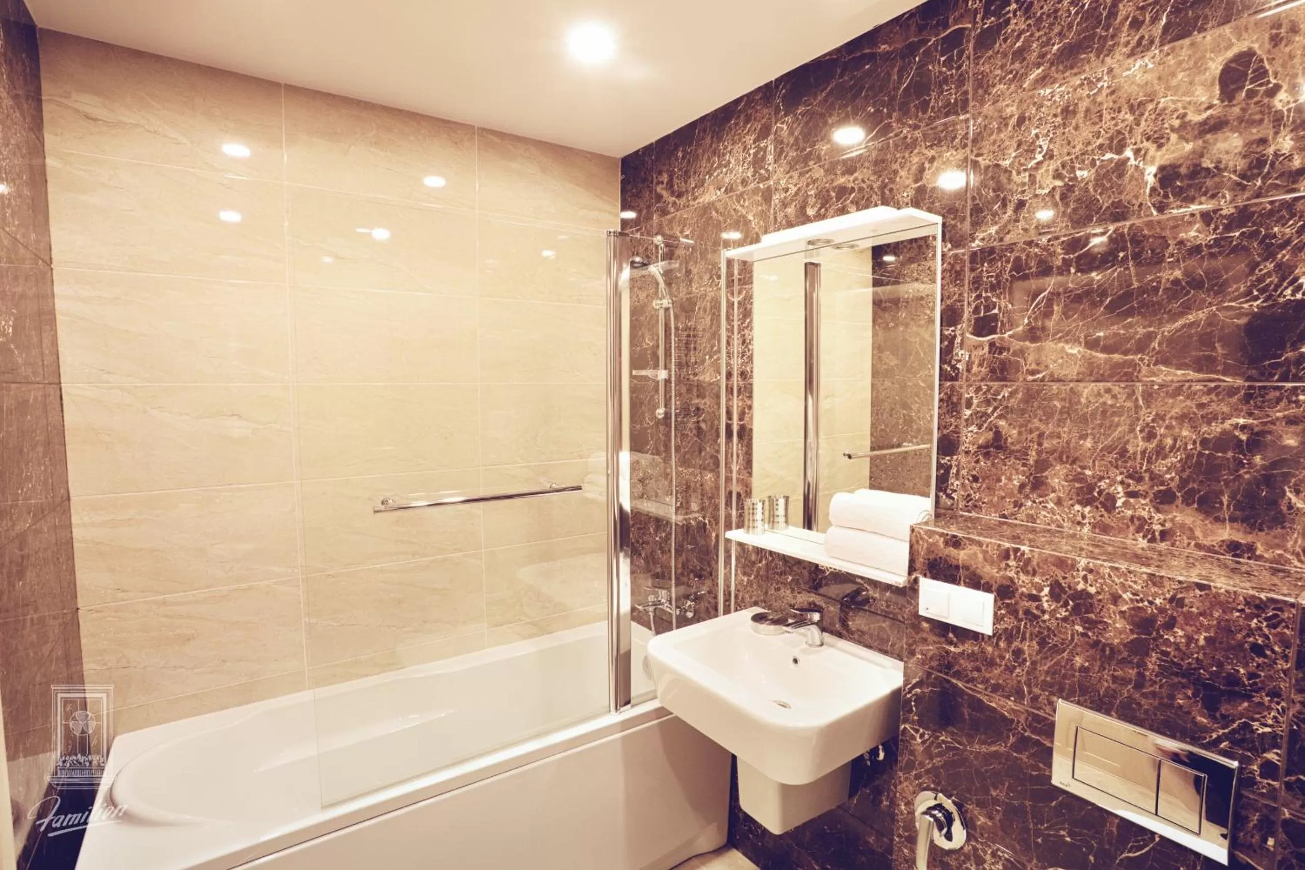 Toilet in Familion ApartHotel