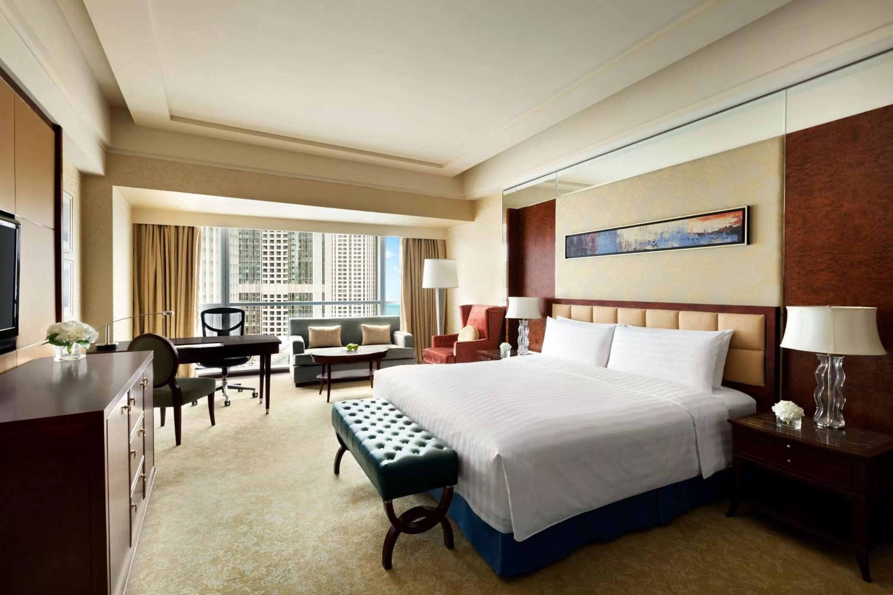Photo of the whole room, Bed in Shangri-La Qingdao - May Fourth Square