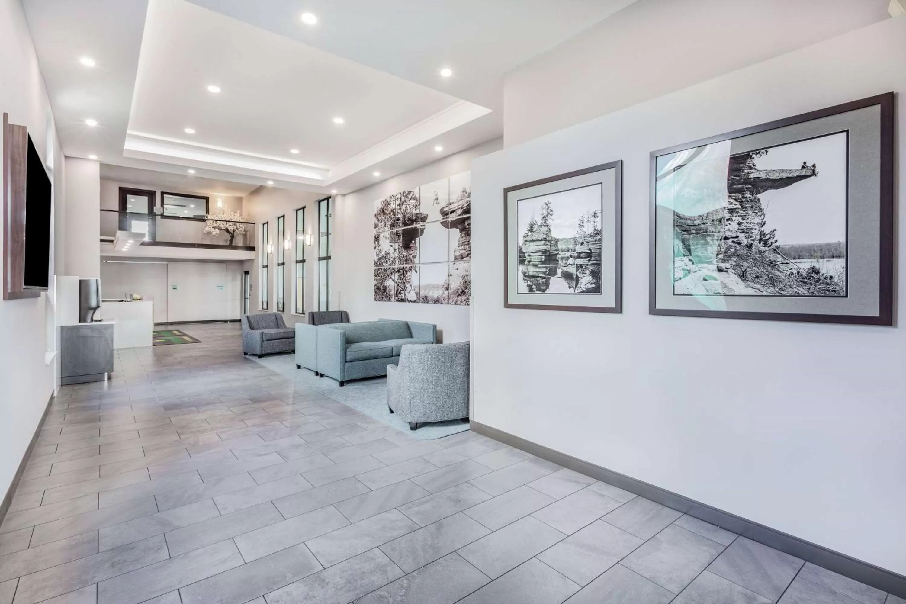 Lobby or reception in Wingate by Wyndham Wisconsin Dells Waterpark