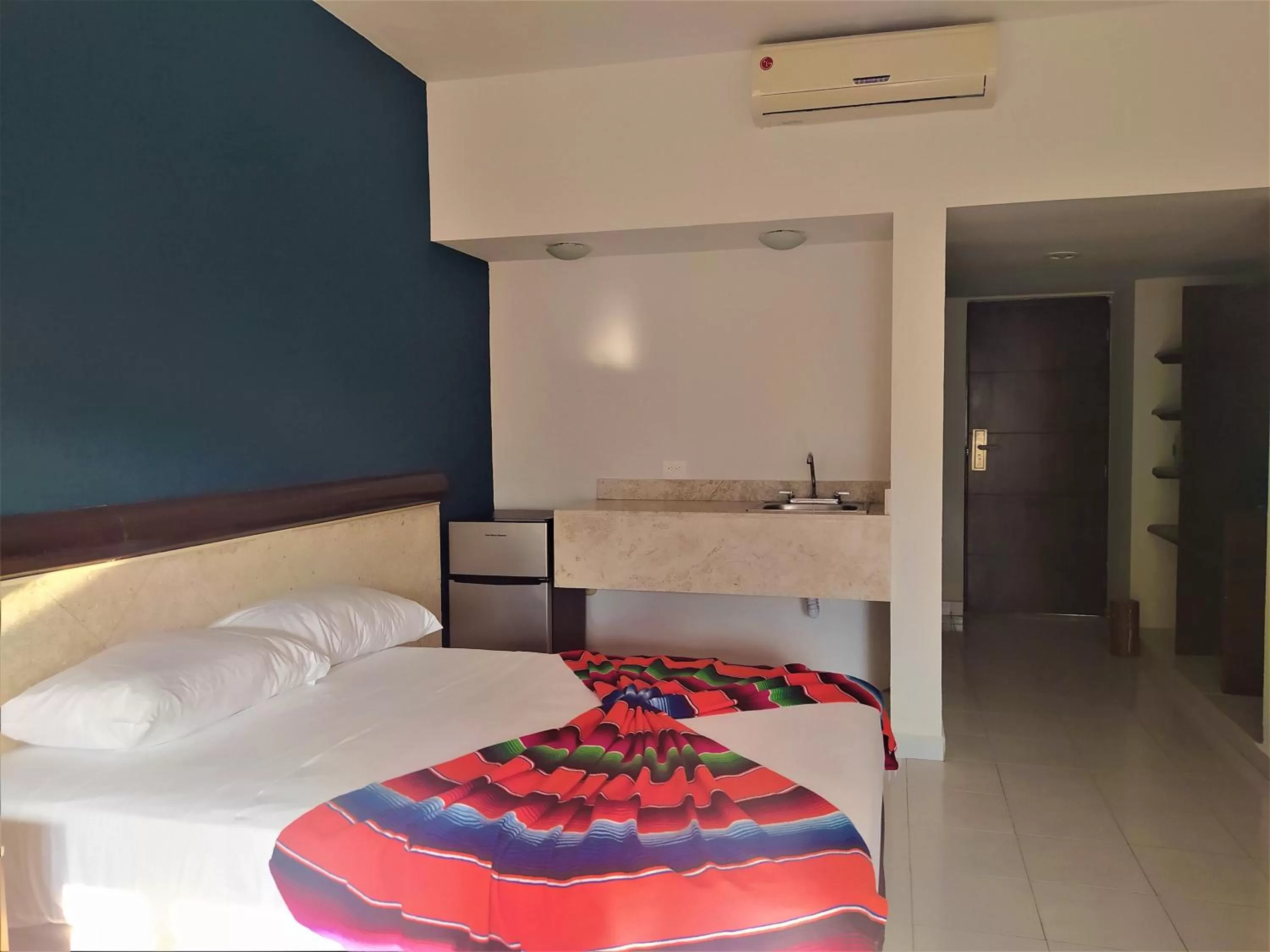 Photo of the whole room, Bed in Hotel Mariachi by Kavia 5th Av