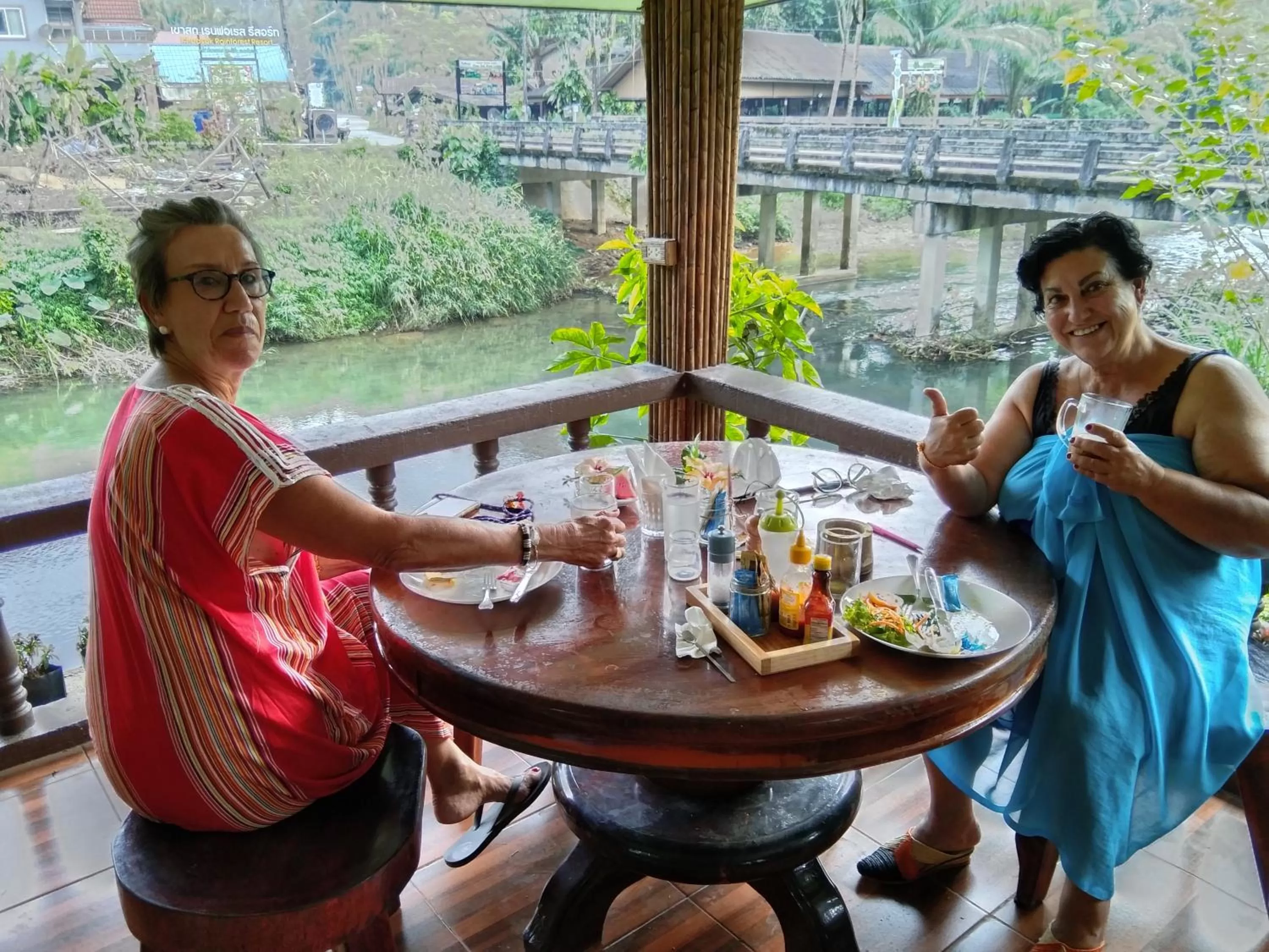 Food and drinks in Khao Sok River & Jungle Resort