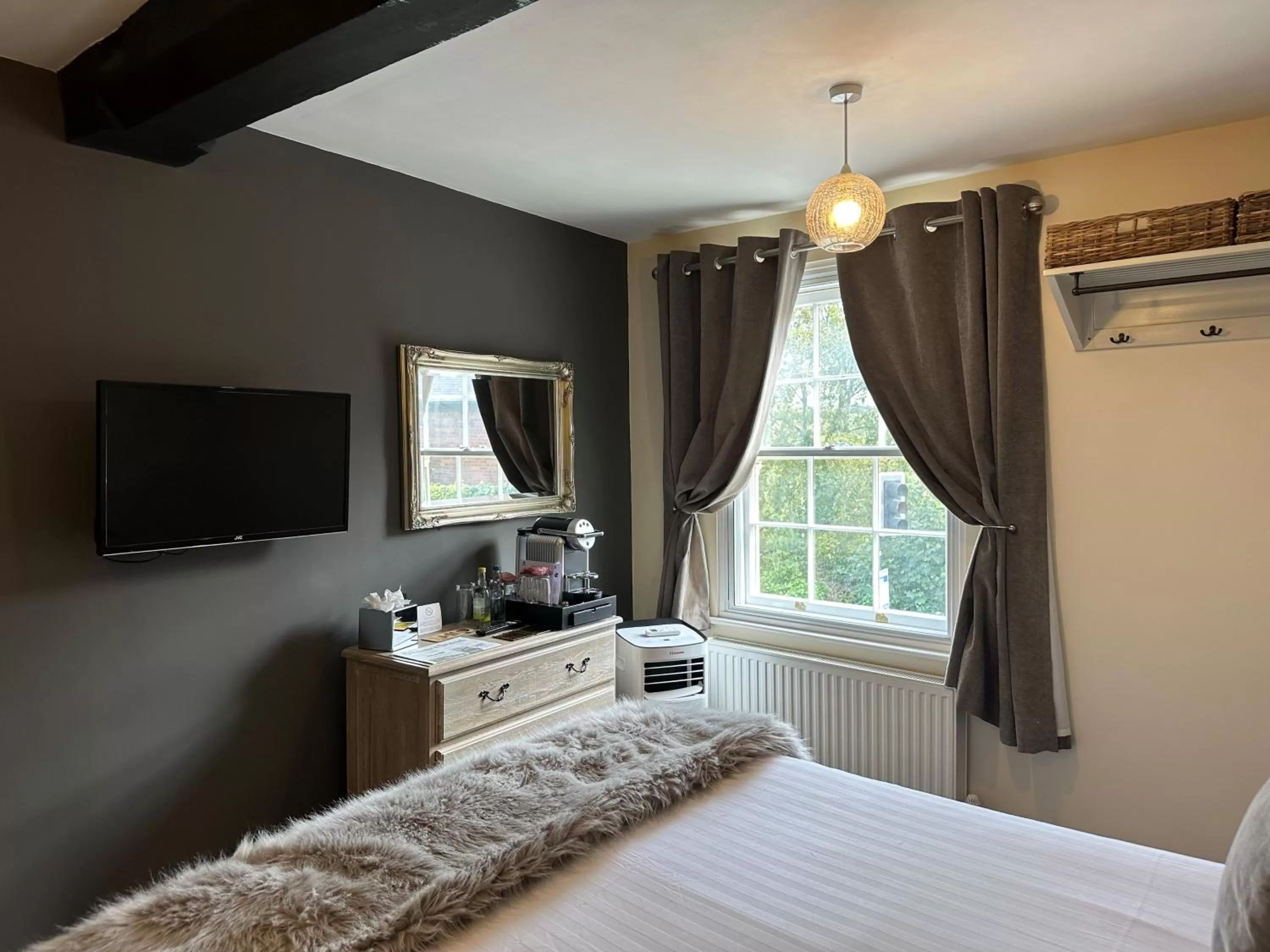 Bed in The Charlton Arms