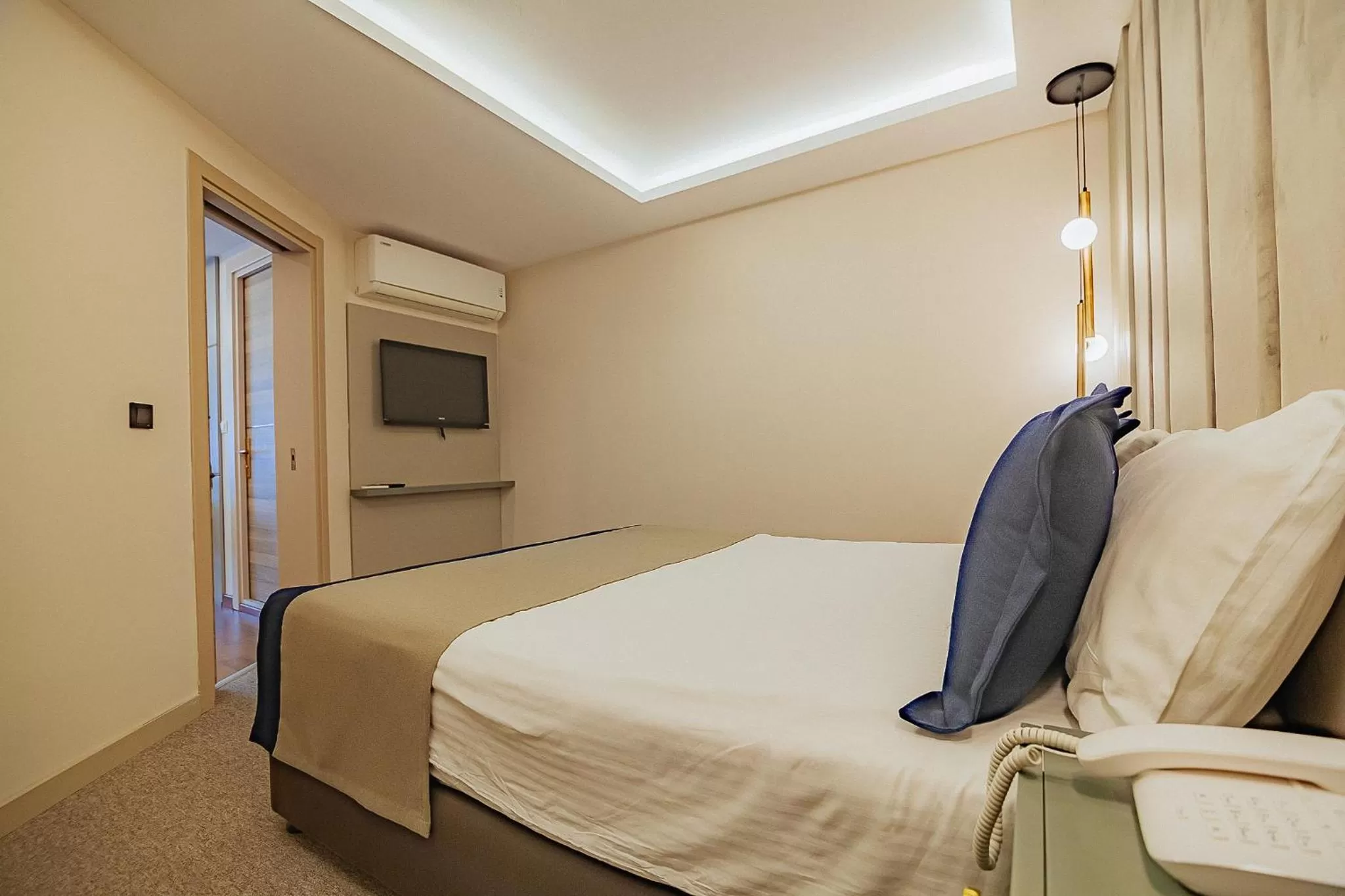 Bedroom, Bed in The Milltown Hotel